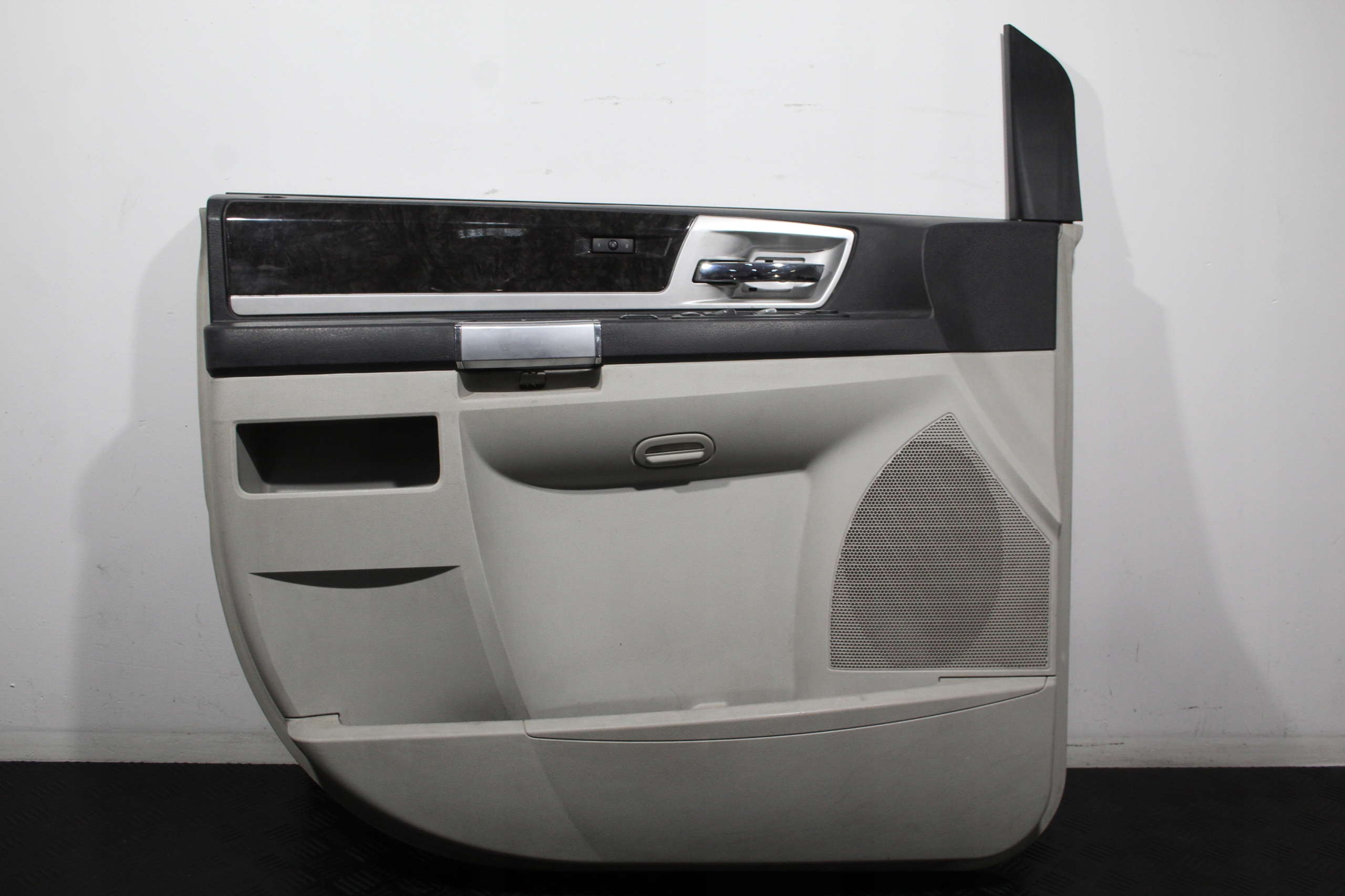 upholstery side door left front VOYAGER V 5
