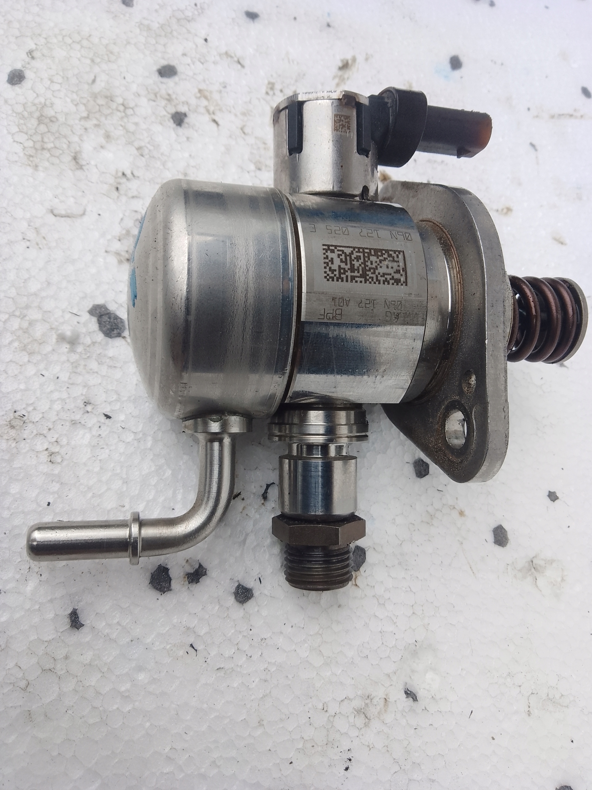 feed pump VW SKODA AUDI 06N127025E