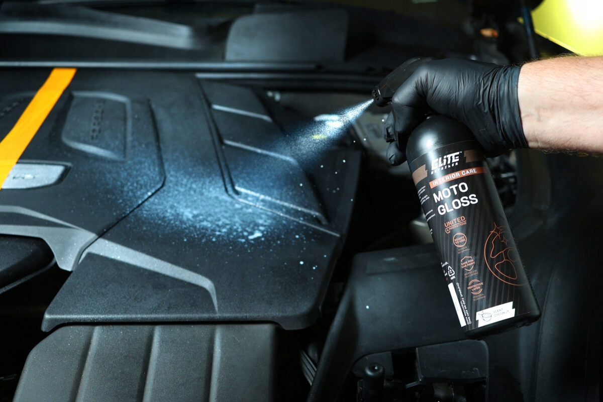 ELITE DETAILER _ MOTO GLOSS 500ML _ PRZYWRACA CZERŃ PLASTIKOM _ ED063 Pojemność 500 ml