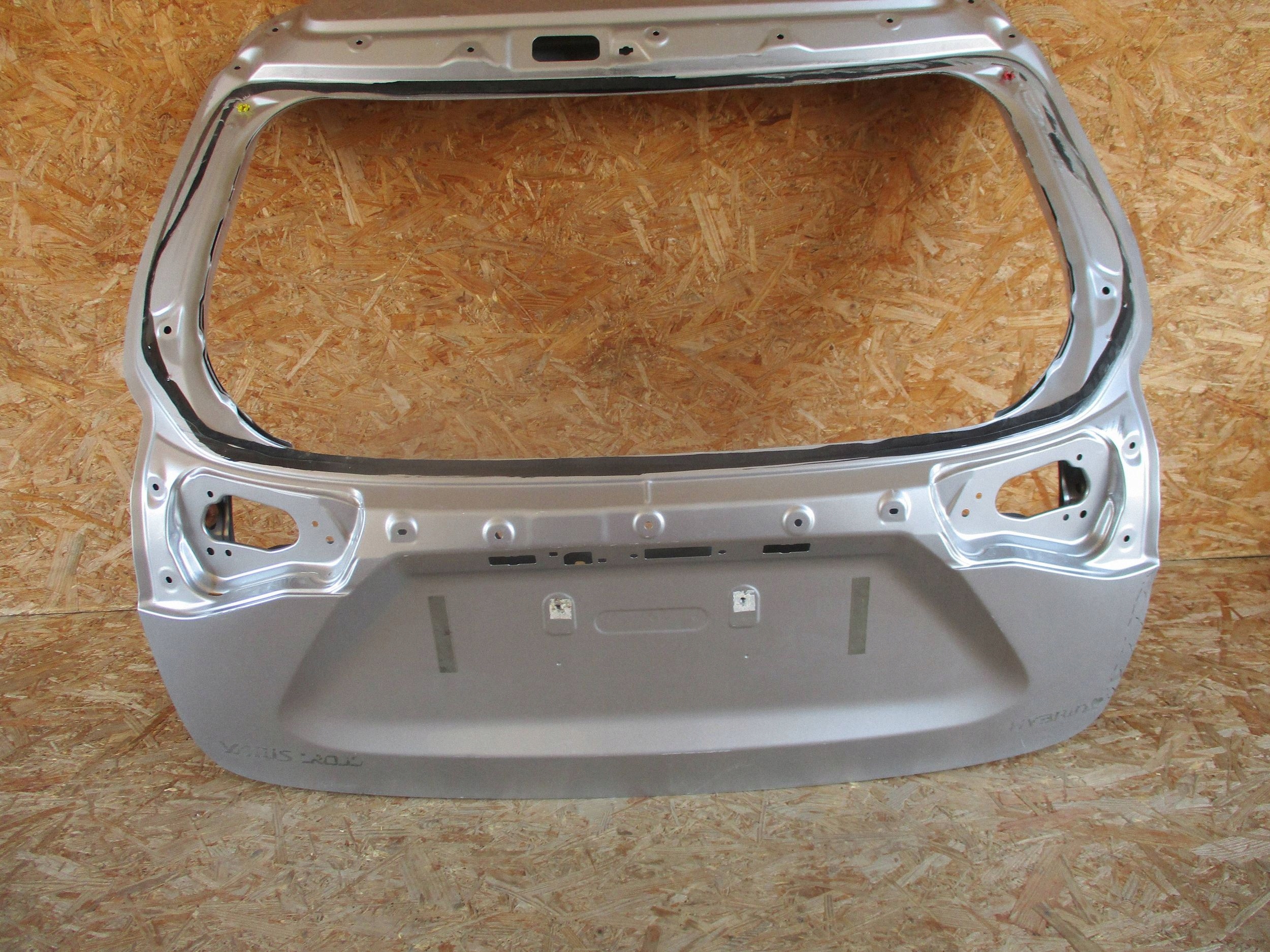 boot door rear TOYOTA YARIS CROSS