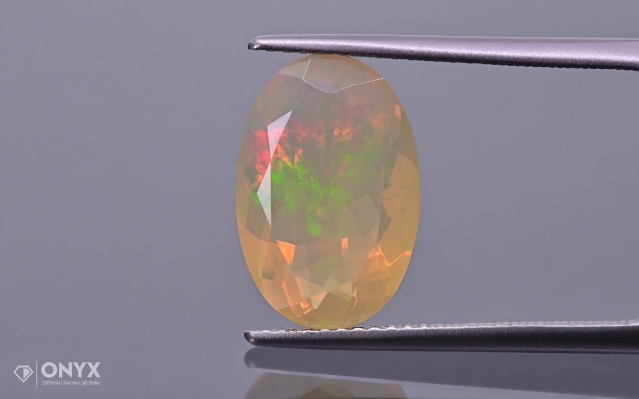 Opal z Etiopie fasetovaný ovál 14,5x9,5 mm
