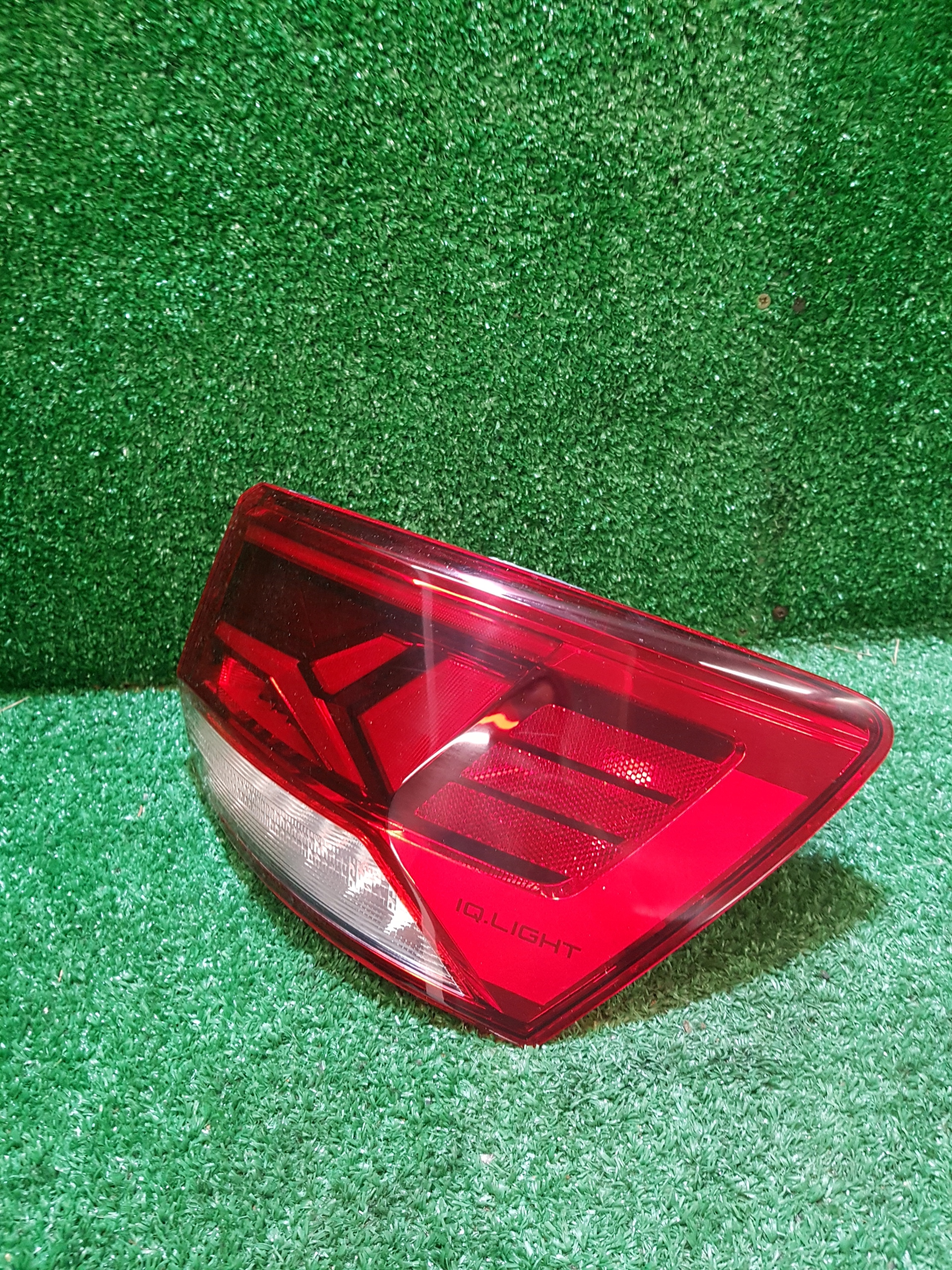 light right rear VOLKSWAGEN TAOS 2GJ945096A