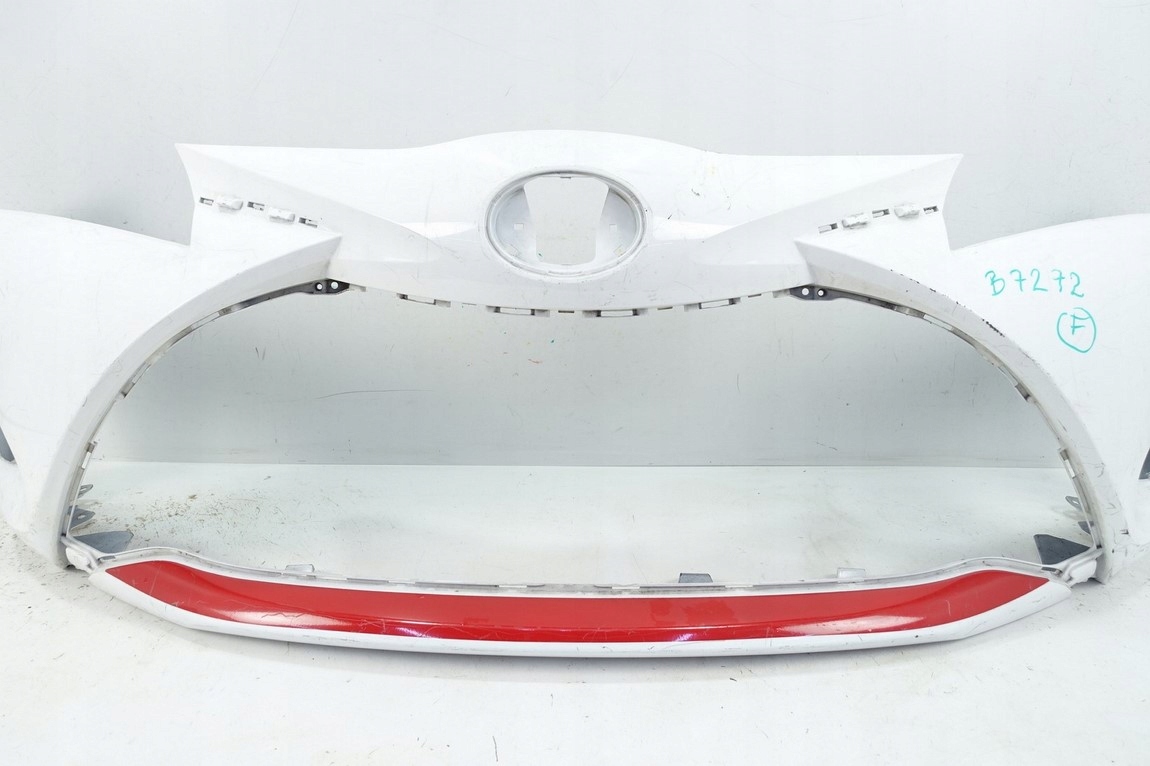 bumper front front TOYOTA YARIS III LIFT 2017