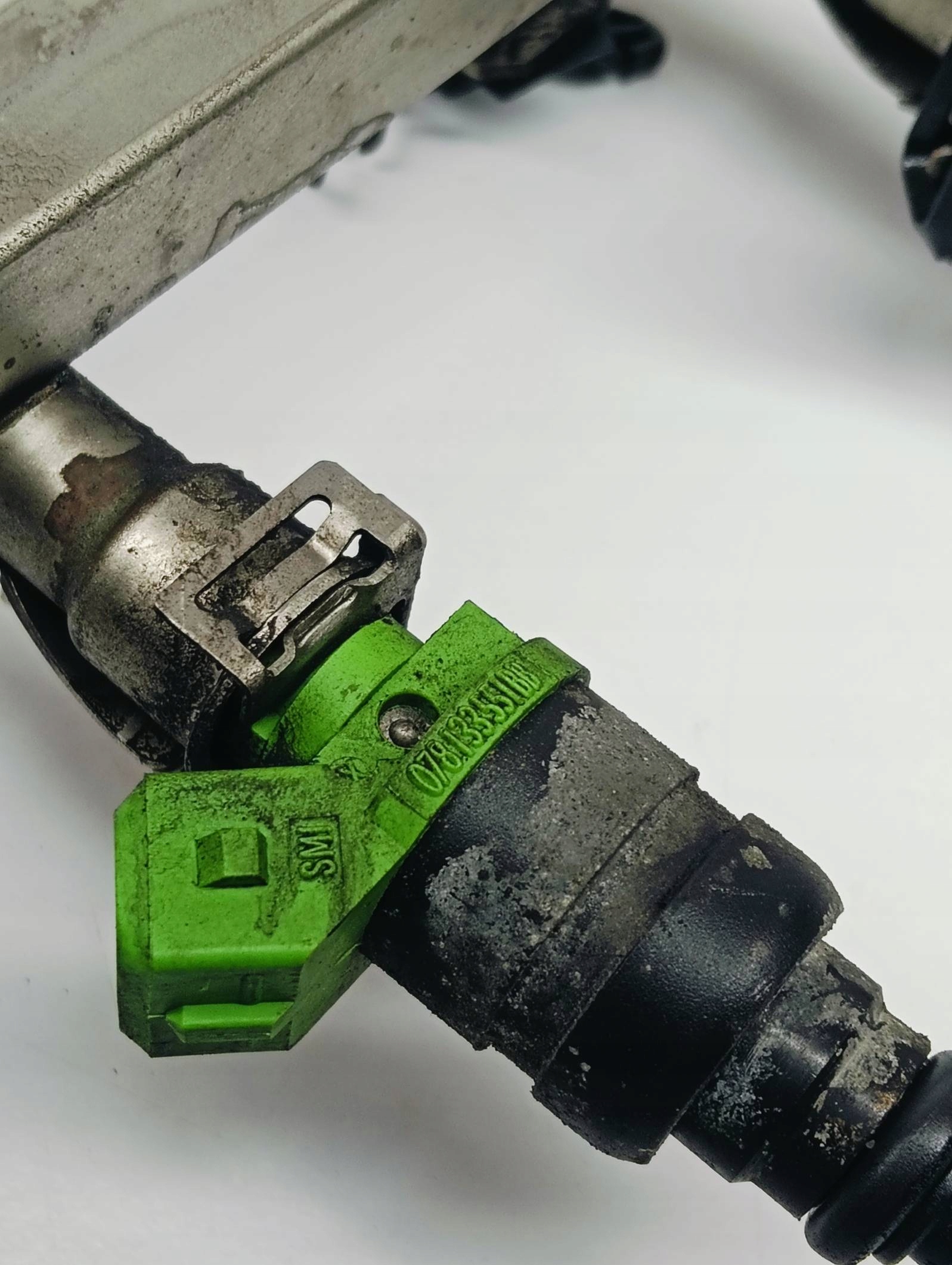 Rampe injection Audi A4 B5 2,4 V6 078133681AJ