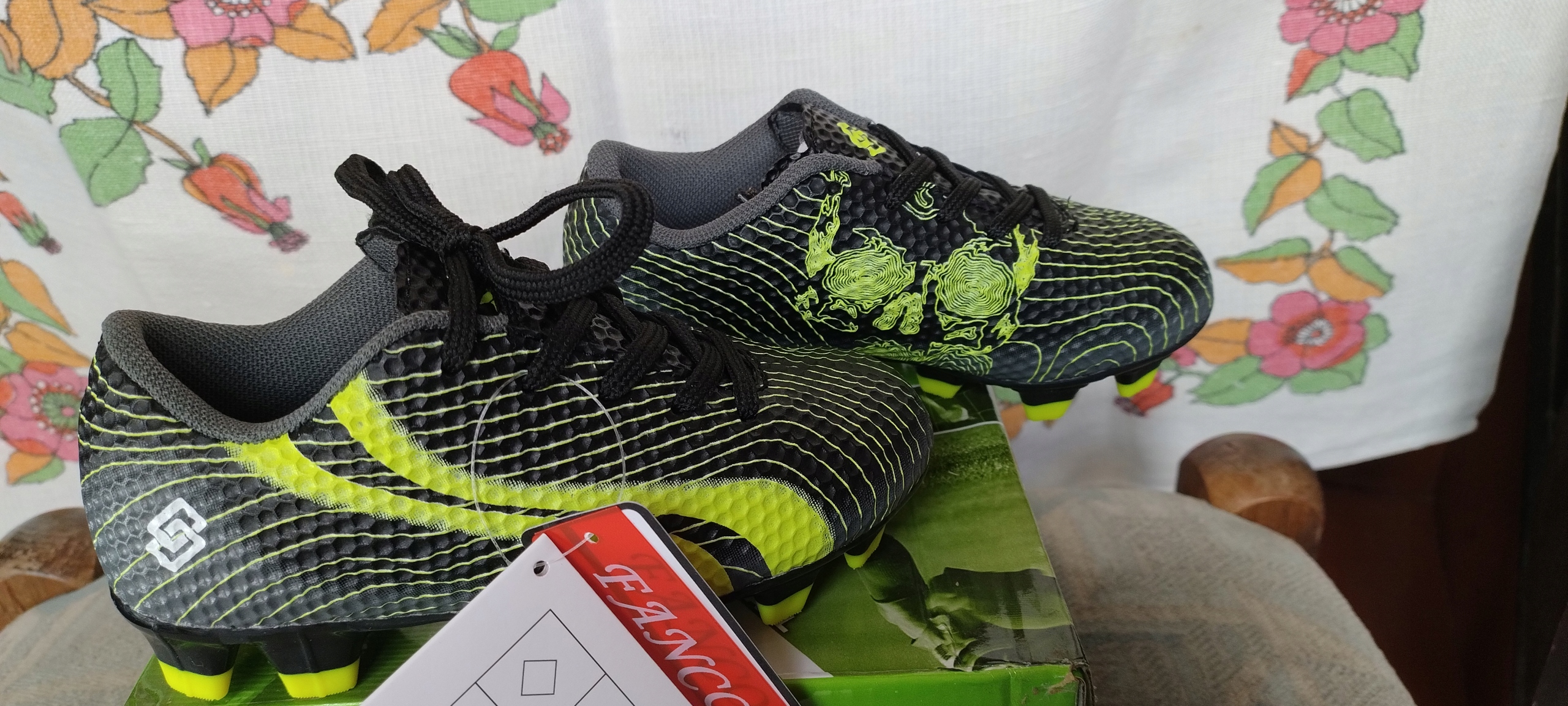 Buty sportowe, piłkarskie korki ,lekkie , Lanki, ROZM.30