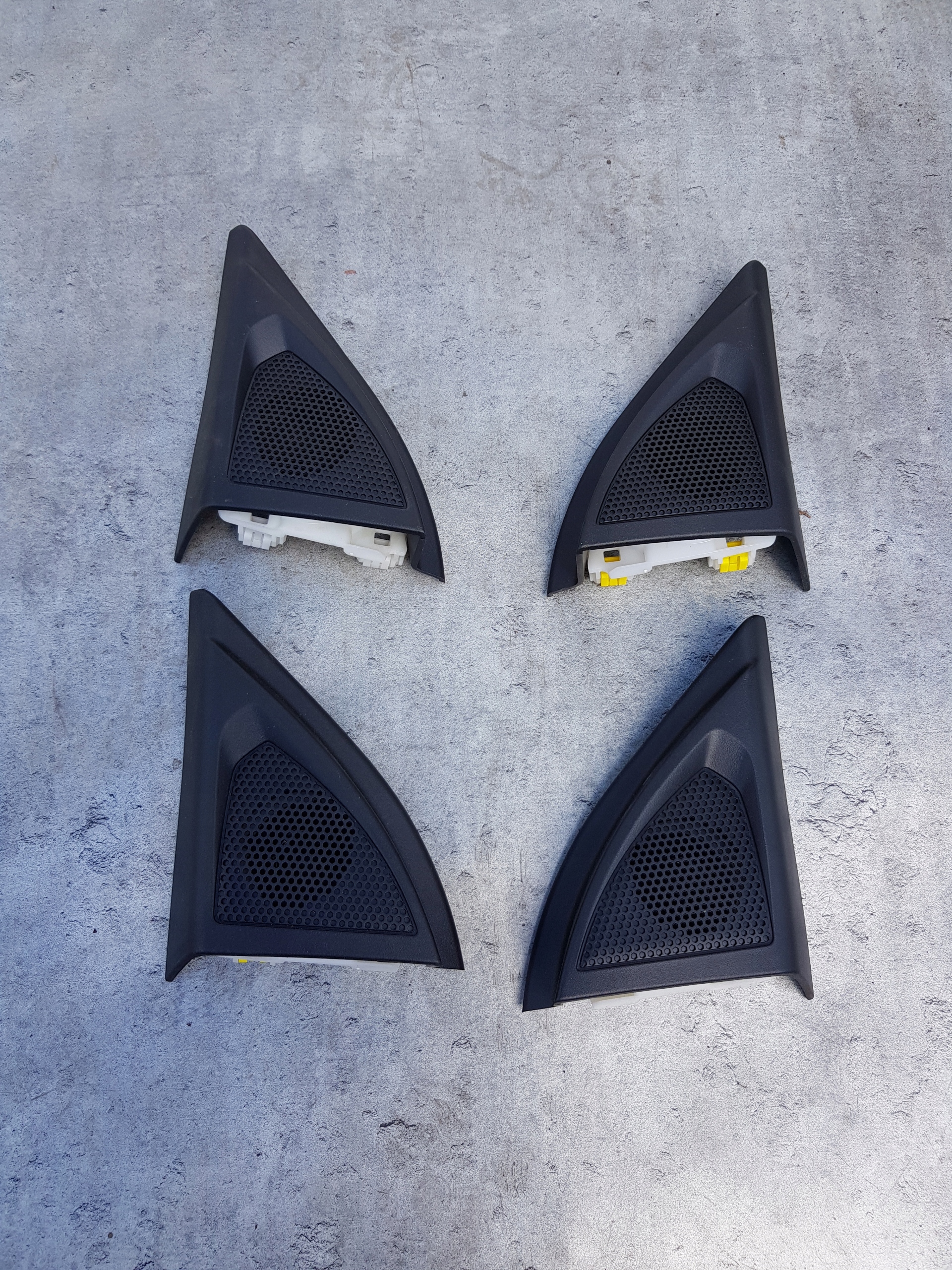 PEUGEOT 5008 3008 II OSŁONA TRÓJKĄT GŁOŚNIKA LEWY