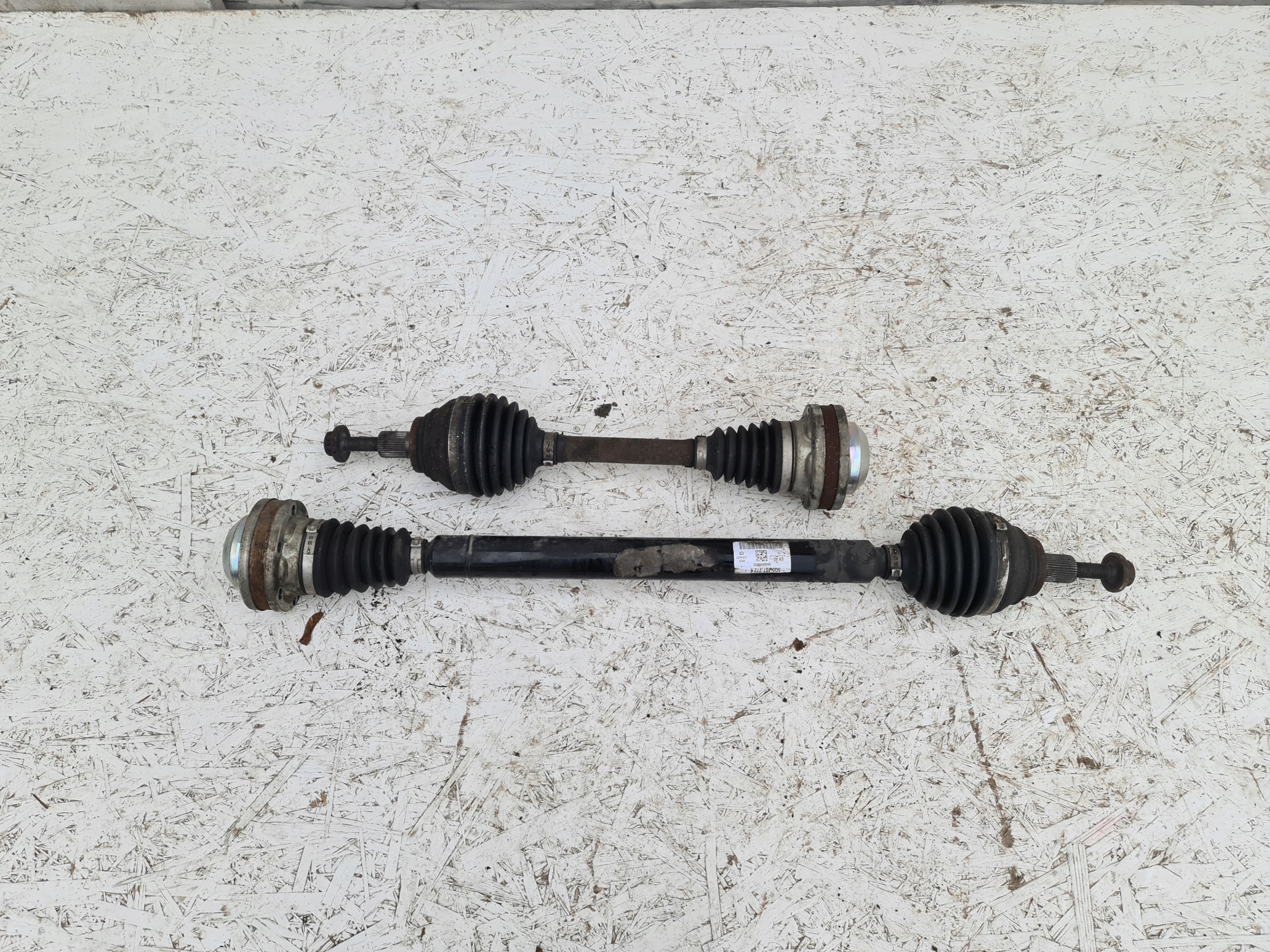 LEON III GOLF VII OCTAVIA ПІВВІСЬ ПРАВИЙ 5Q0407272E