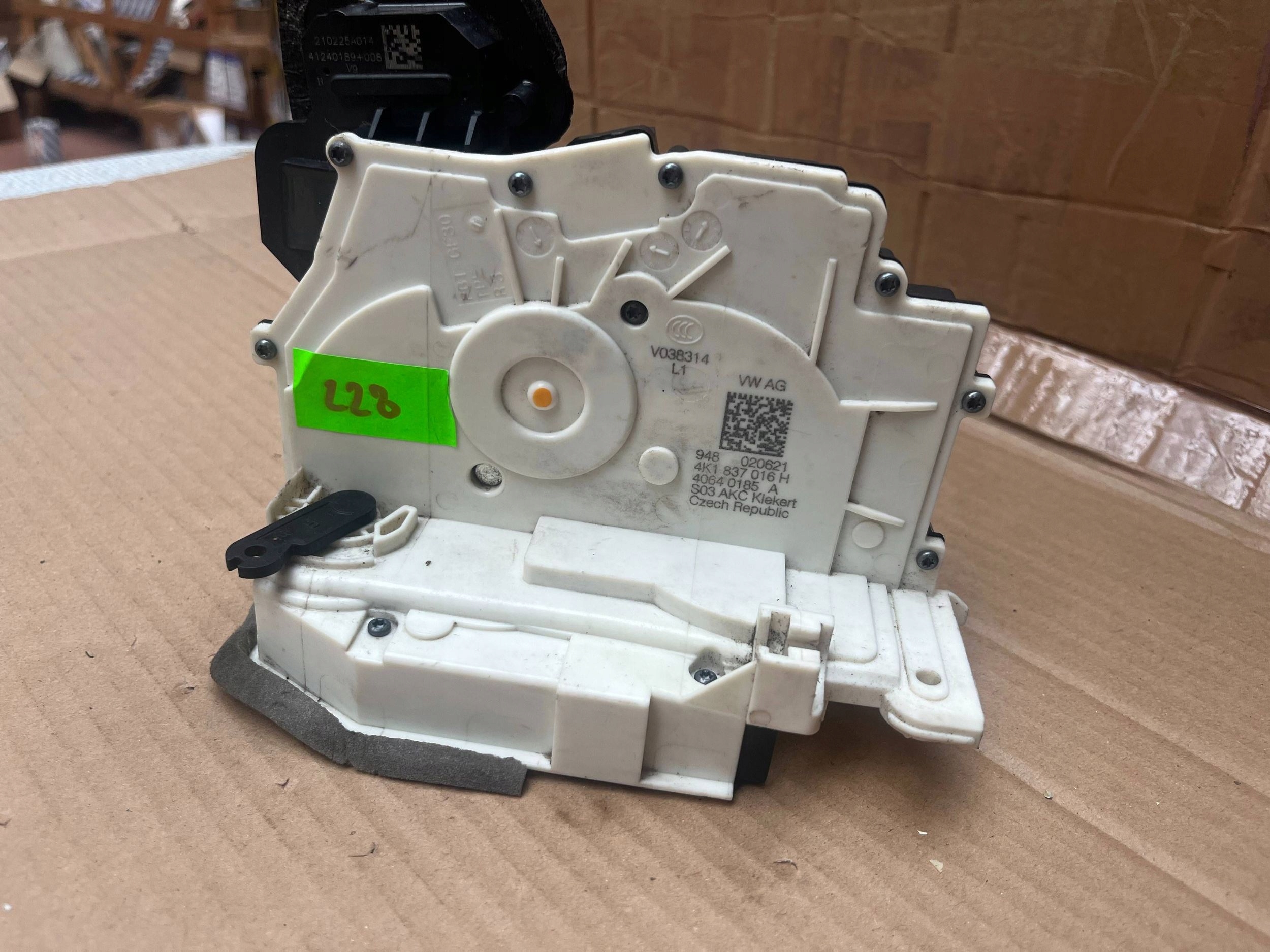 lock door right front Audi A6 A7 Q8 4K1837016H original !