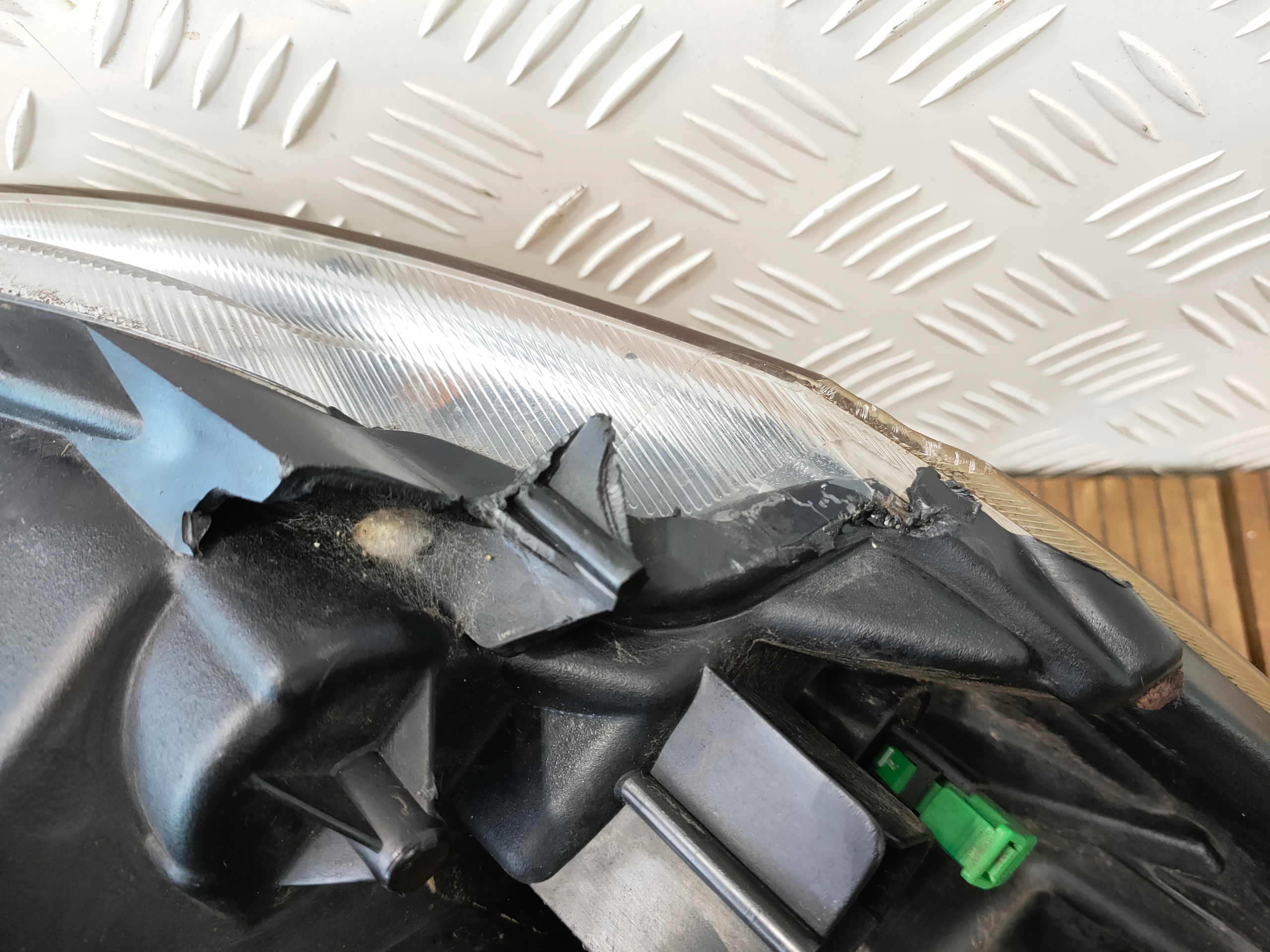 SUZUKI SX4 SEDICI 06-13 light front left front WERSJA USA
