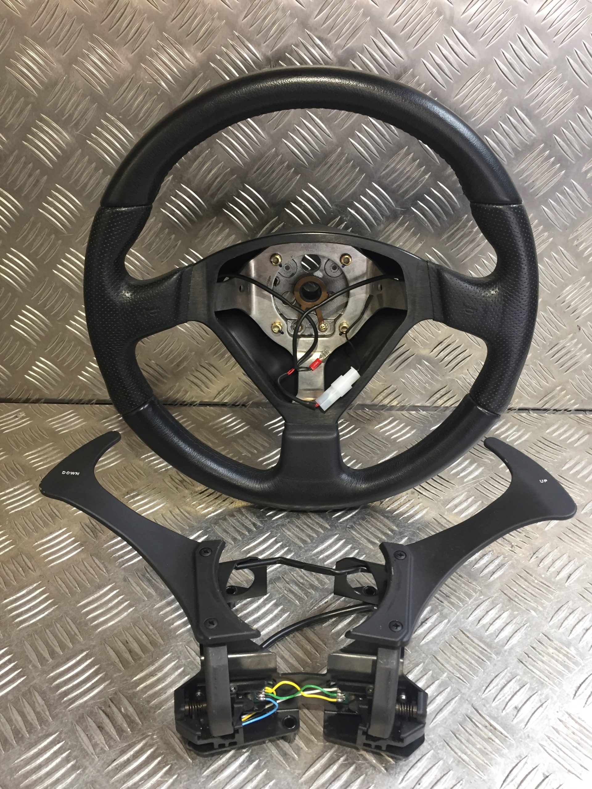 FERRARI MODENA F360 KIEROWNICA SKORA LOPATKI ORGINAL K31