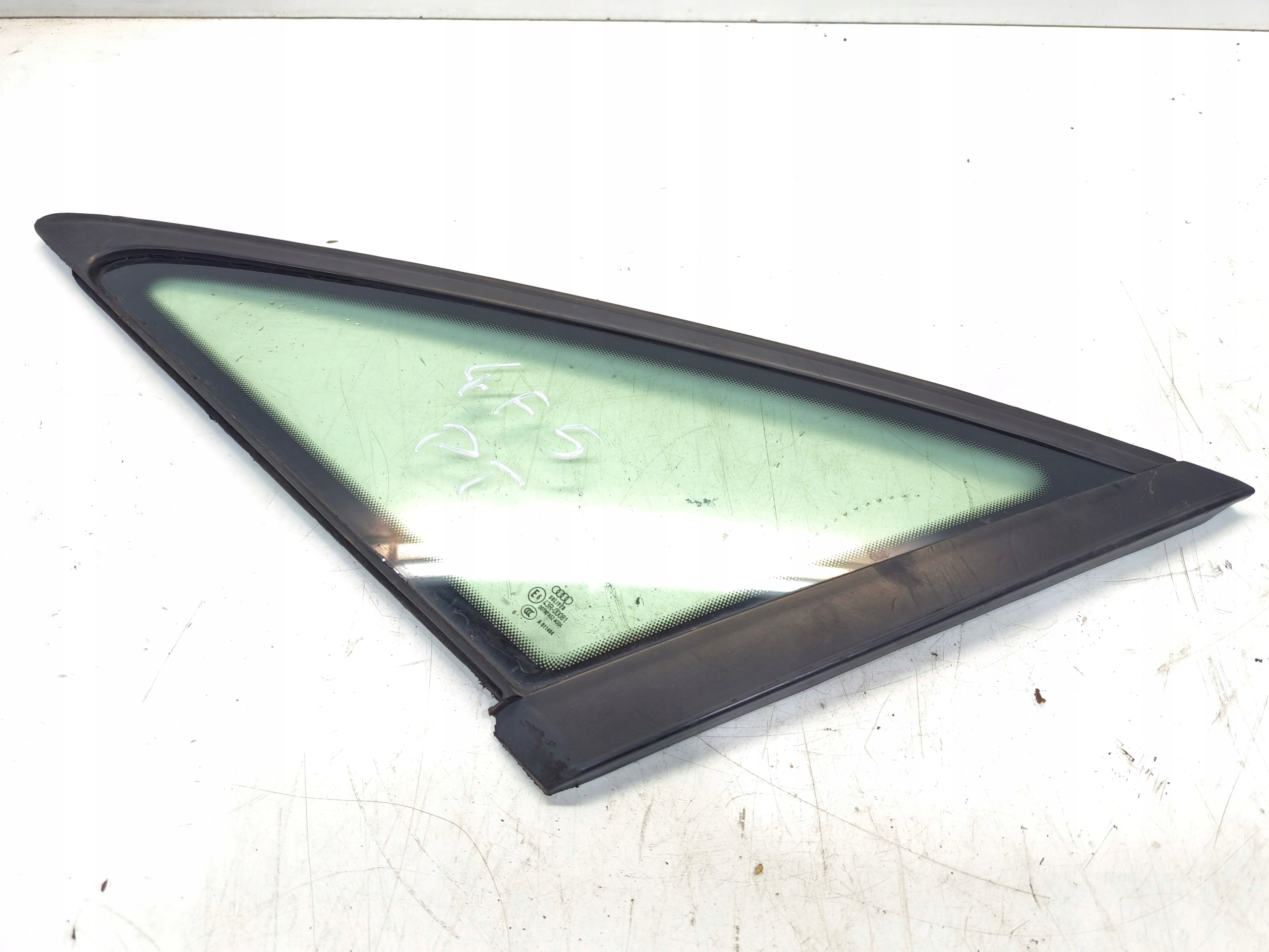 window bodywork right rear part below LISTWE CHROM AUDI A6 C6 4F5 sedan 2006R