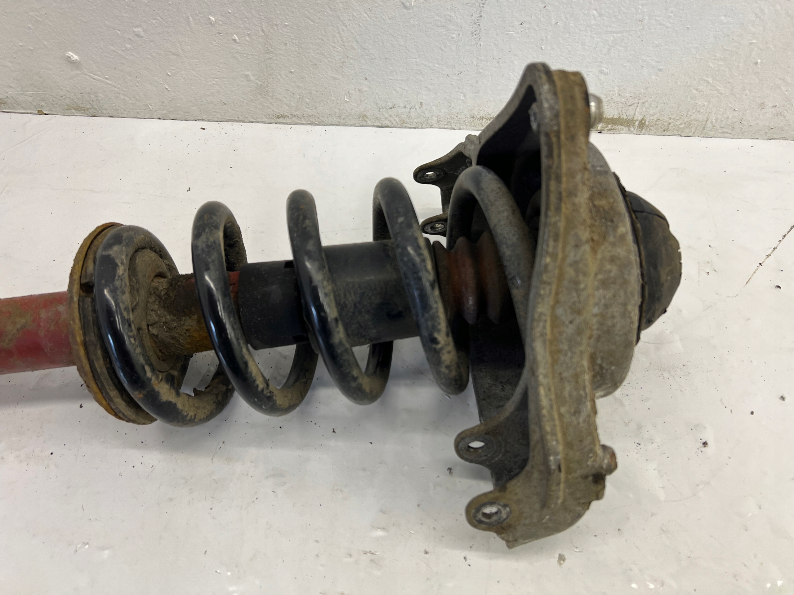 shock absorber right front AUDI A6 C6 4F0 4F9 4F0413031AJ