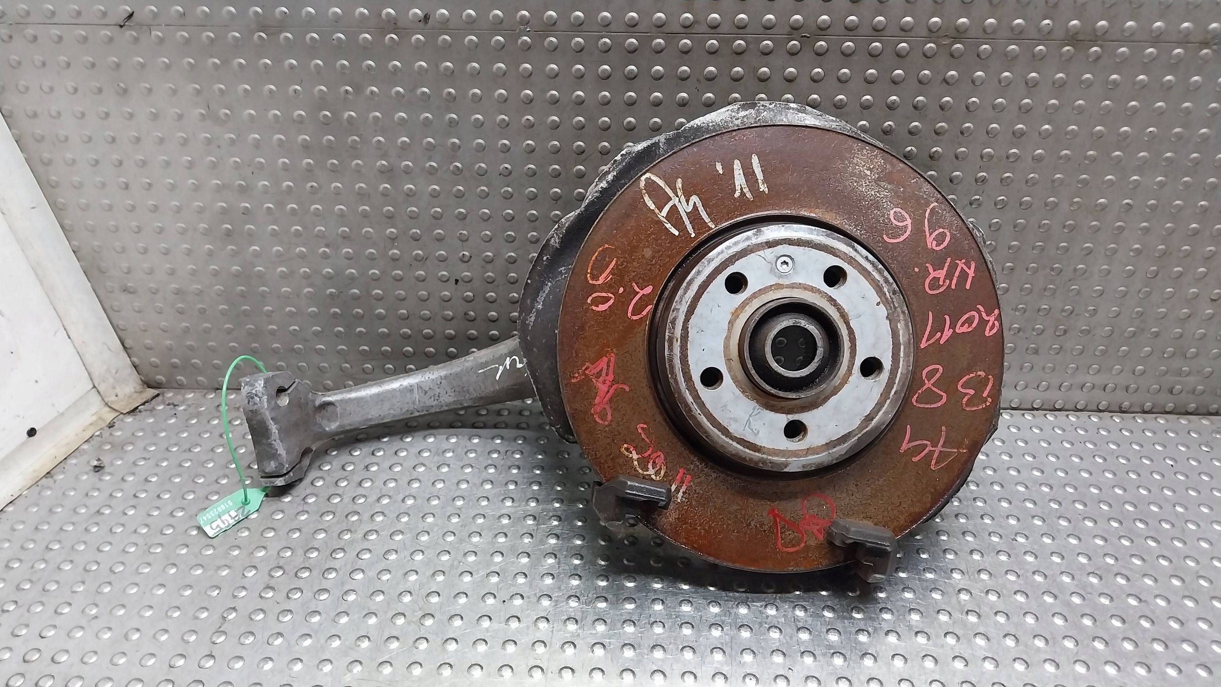 otoč čepu pravý předek 8K0407254B AUDI A4 B8 A5 Q5 8R