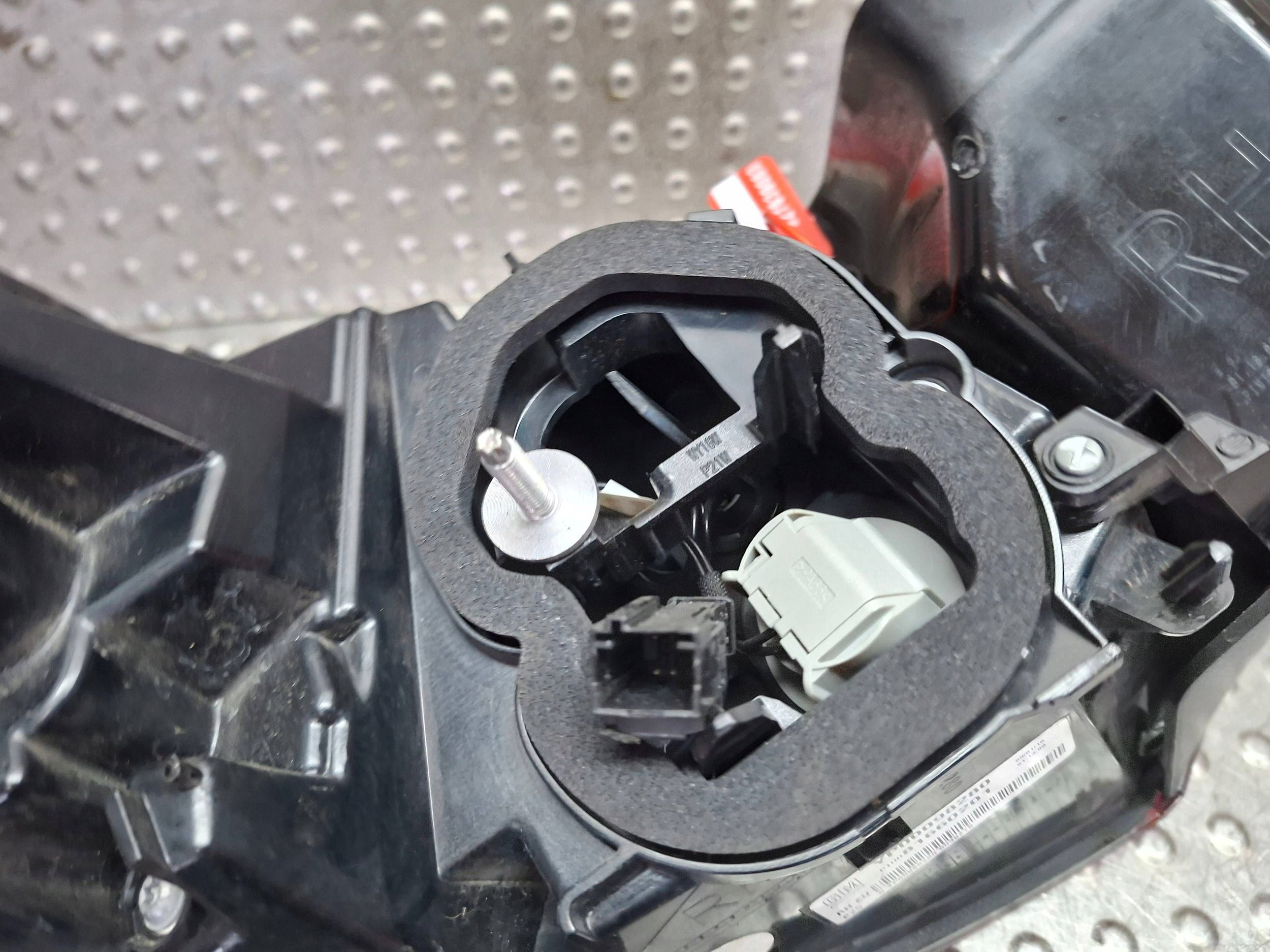 light right rear part YP00098280 OPEL GRANDLAND 2017