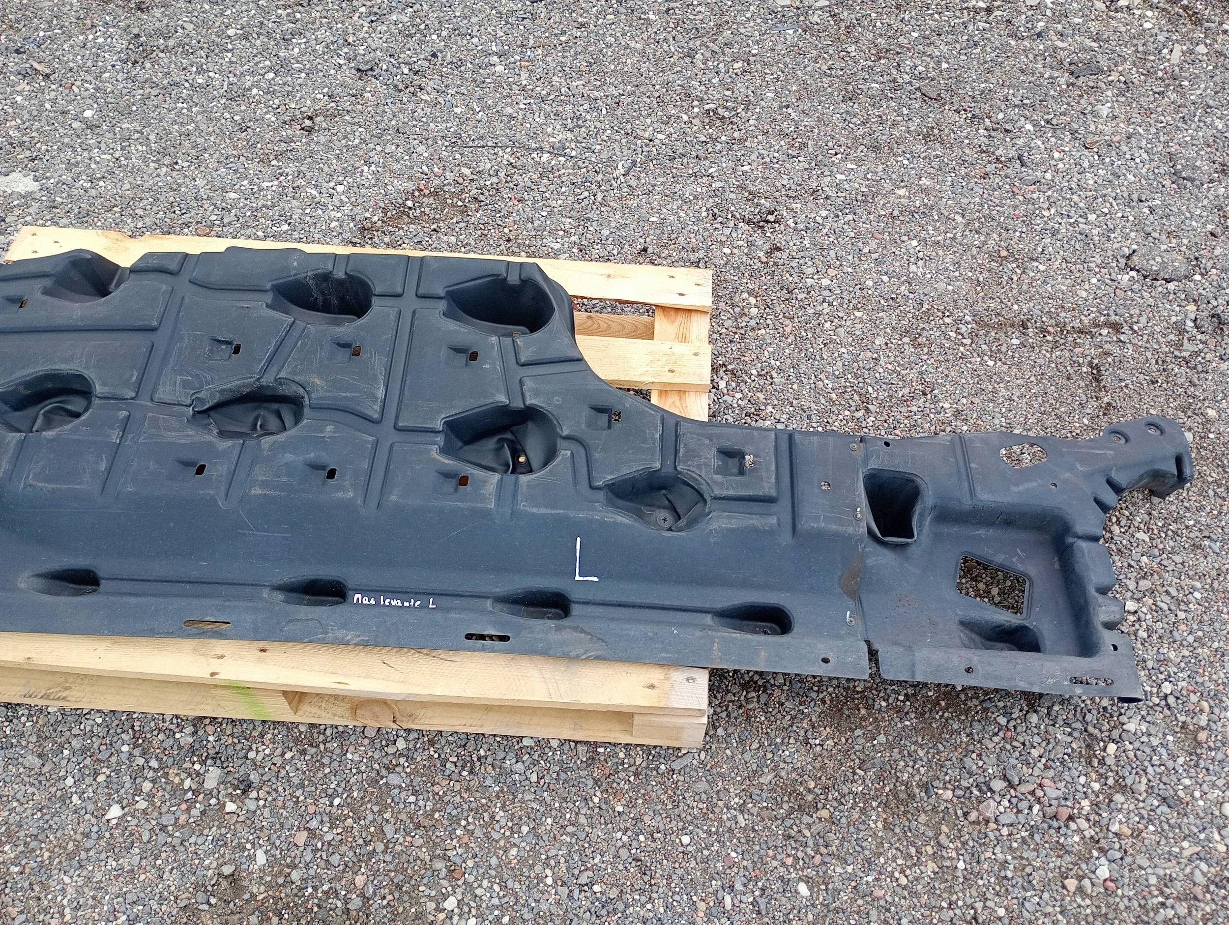 cover chassis cover lower left Maserati Levante 2017