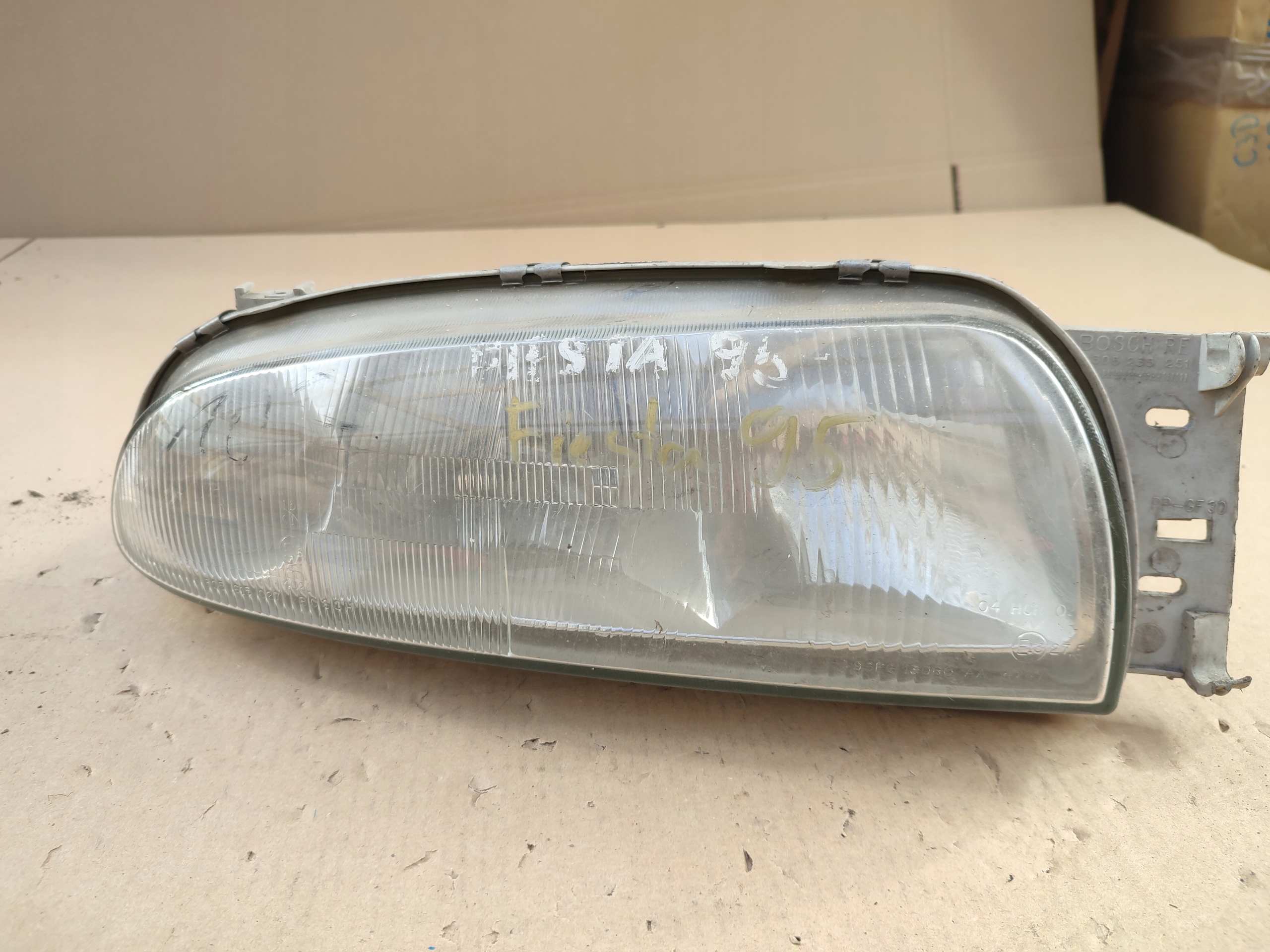 light right front REFLEKTOR MAZDA 121 FIESTA MK4 1305235251