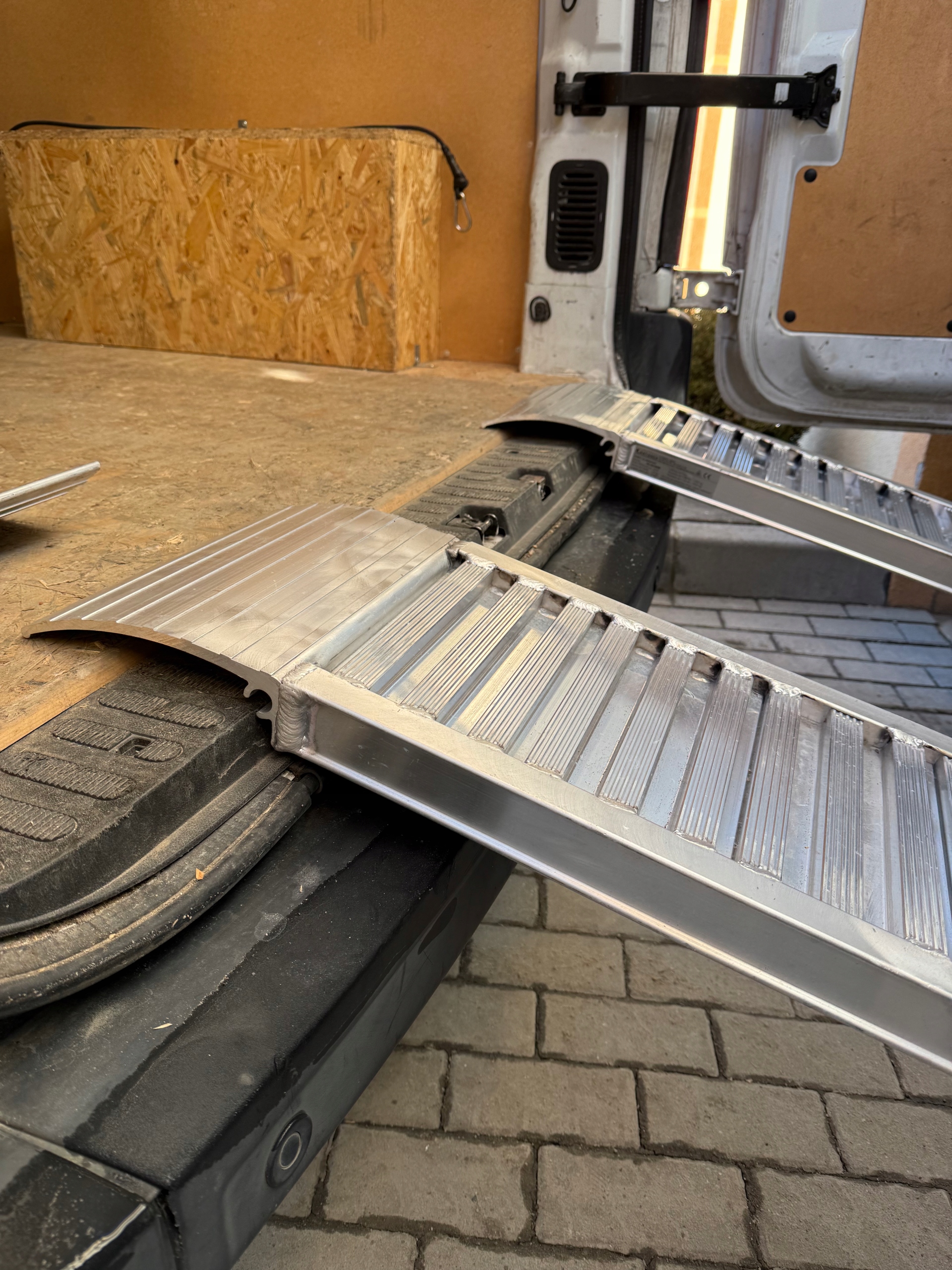 Hliníkové nájezdové rampy jsou ideální pro autobusy do 2,5 m a 2600 kg