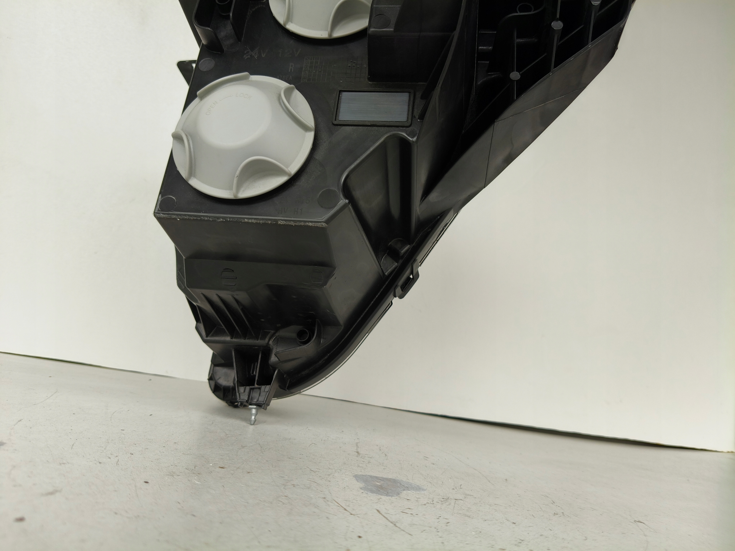 light right REFLEKTOR FORD TRANSIT COURIER 24