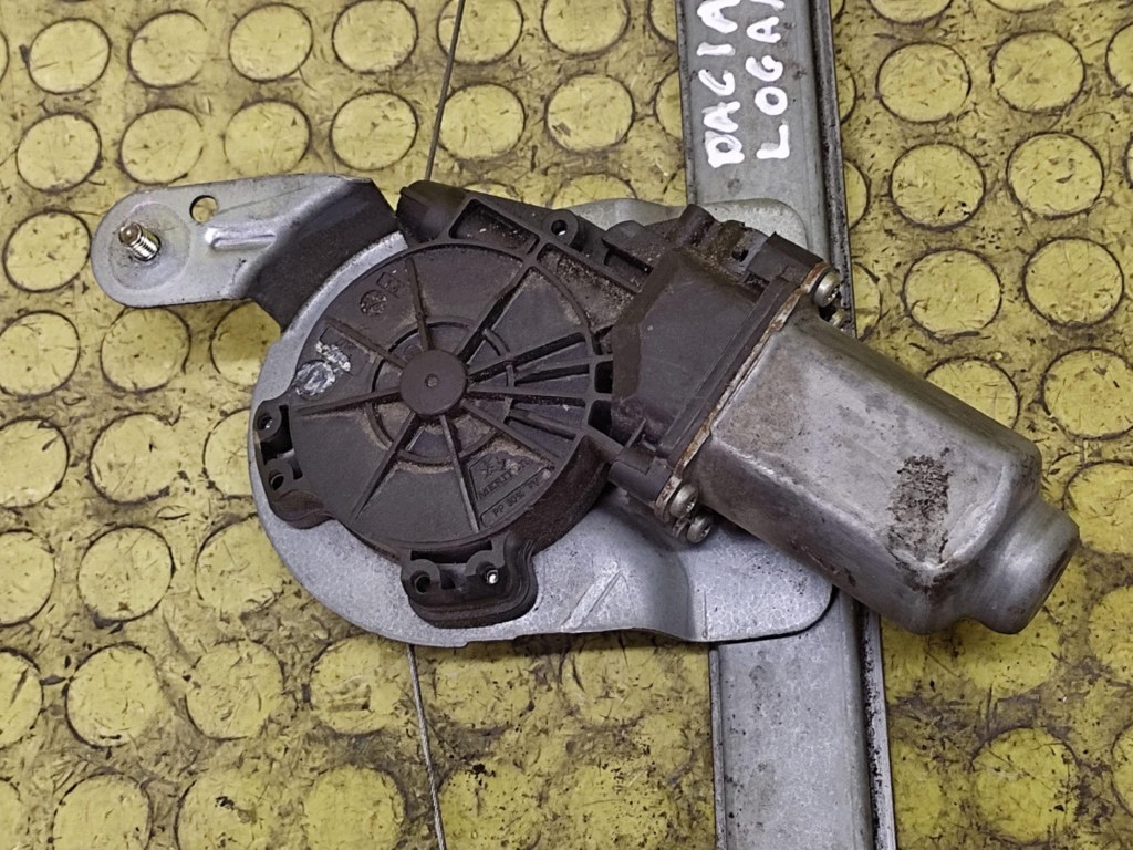 DACIA LOGAN fensterhebermotor links vorne 400726D