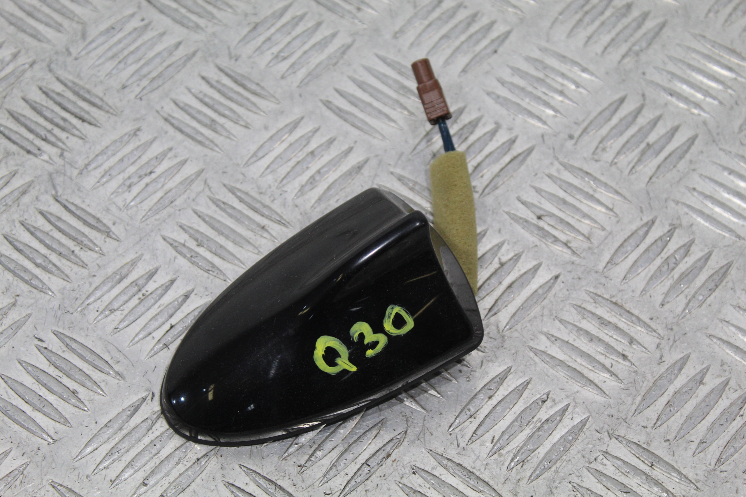 ANTENA dach INFINITI Q30