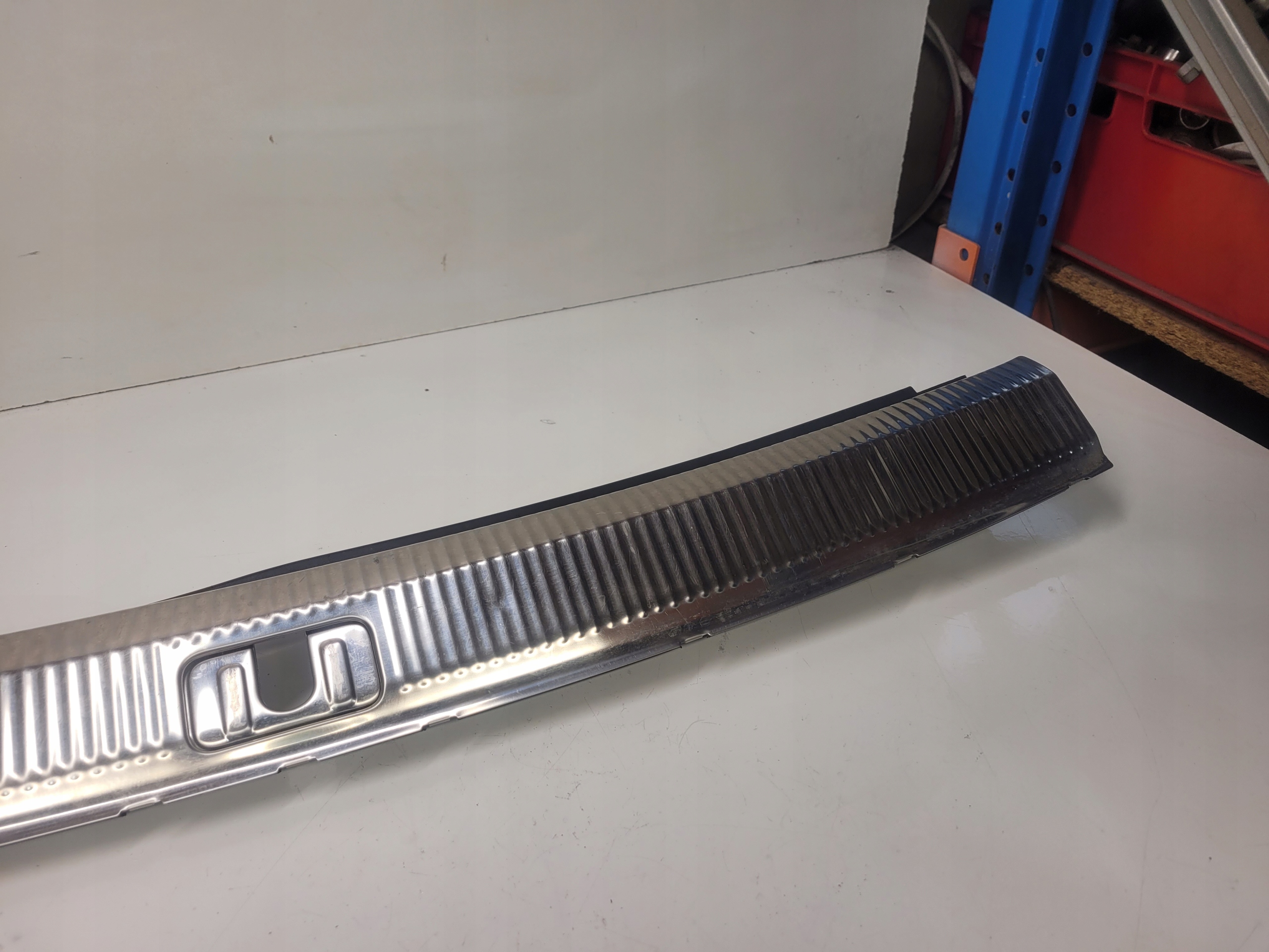 cover of the threshold boot AUDI A6 C6 AVANT 4F9864483B
