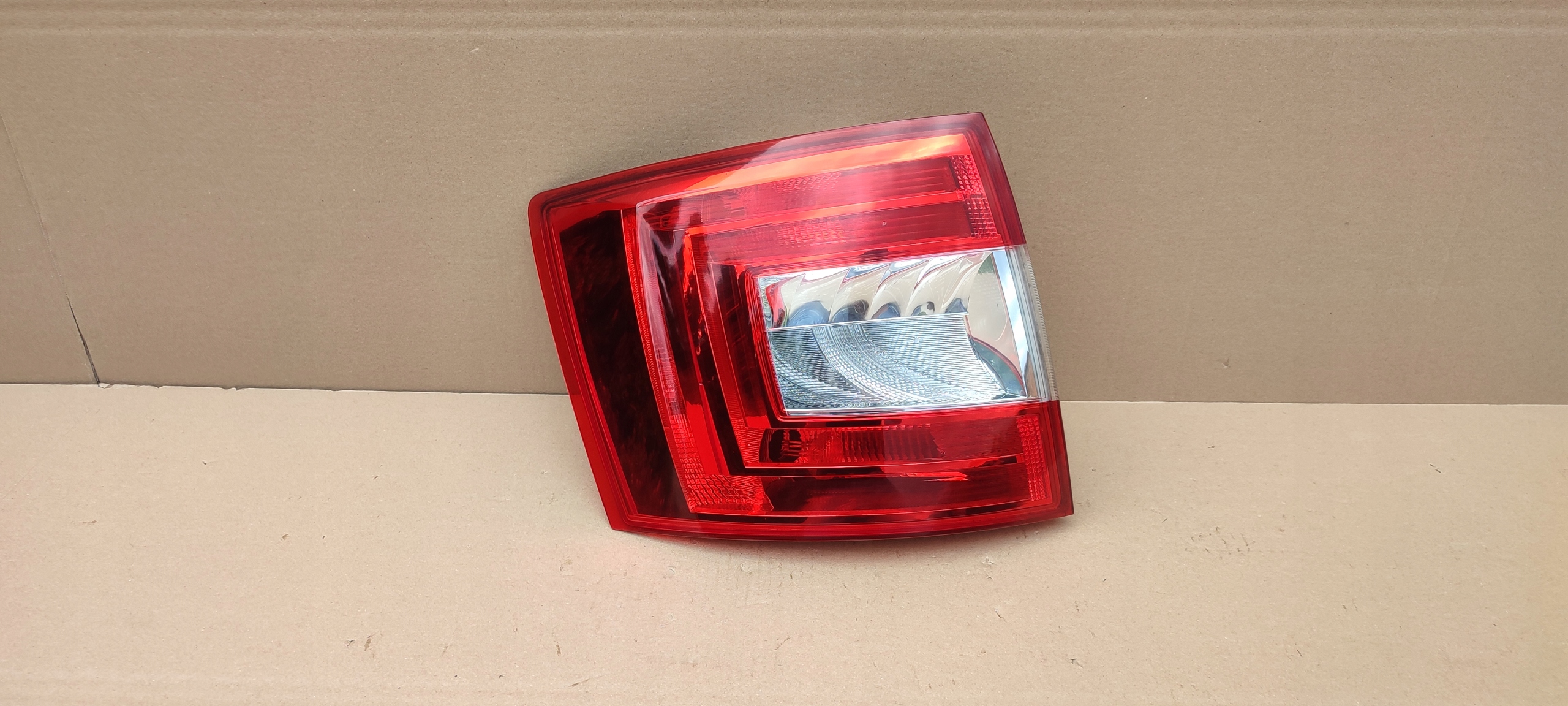 SKODA OCTAVIA III правый седан универсал