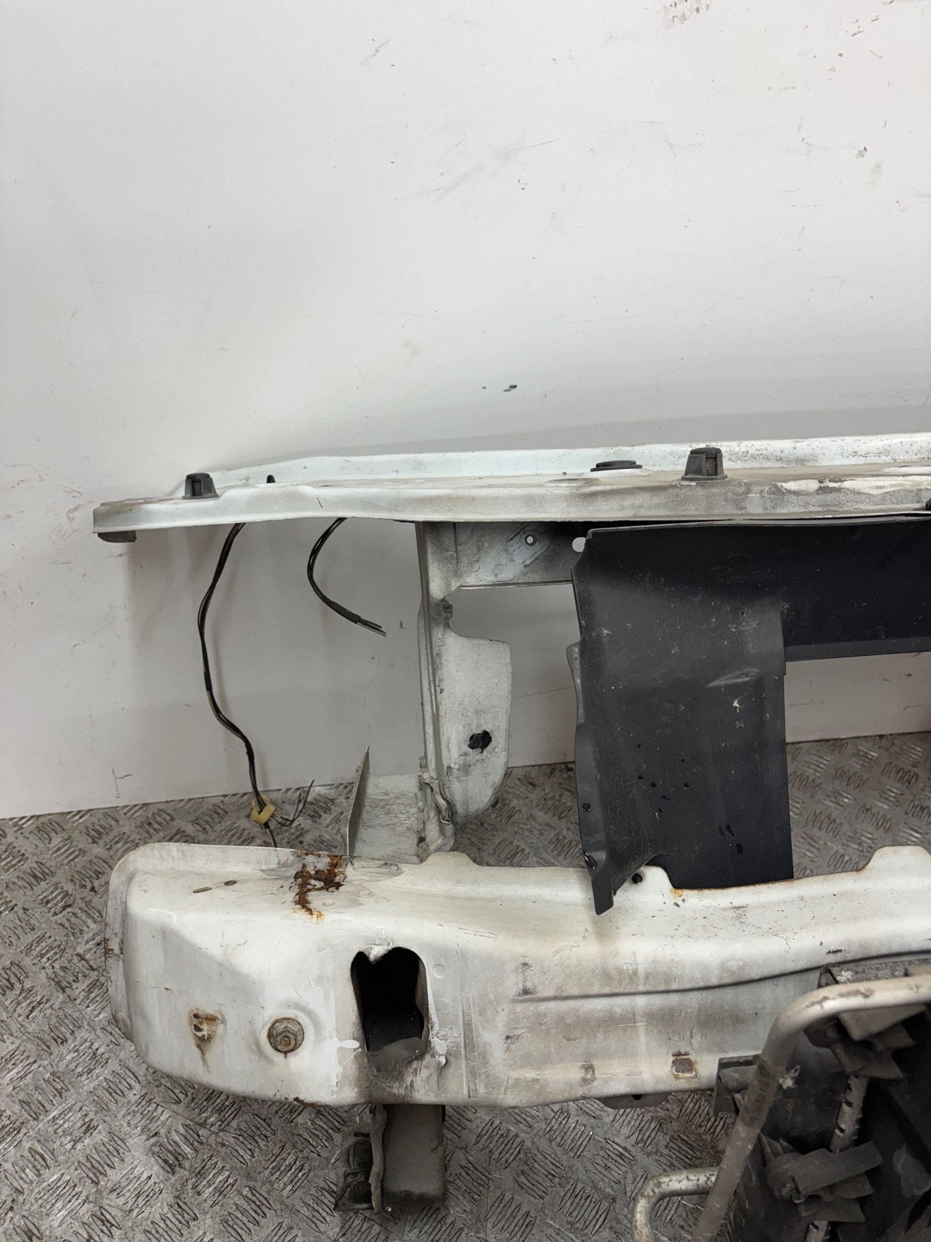 support panel for radiators Z sider CHLODNICAMI DACIA DUSTER and 1.6 16V 10