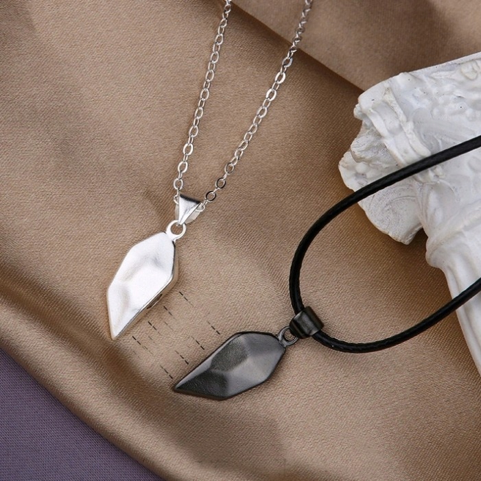 NASZYJNIK MAGNETYCZNY POŁÓWKI DWA SERCA DLA PAR Splot Inny splot