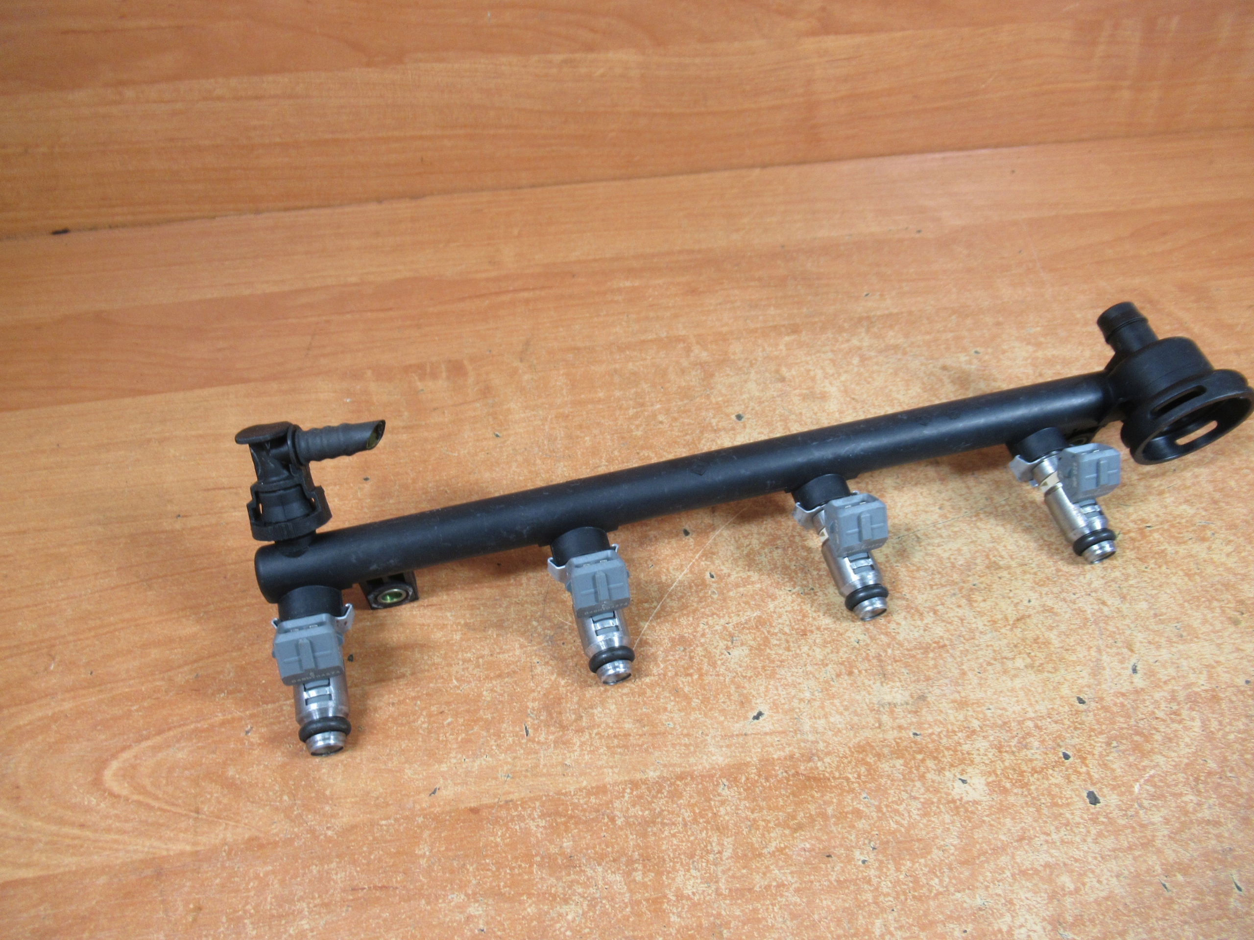 WTRYSKIWACZ LISTWA WTRYSKOWA RENAULT MEGANE SCENIC I 1,4 1,6 16V IWP026