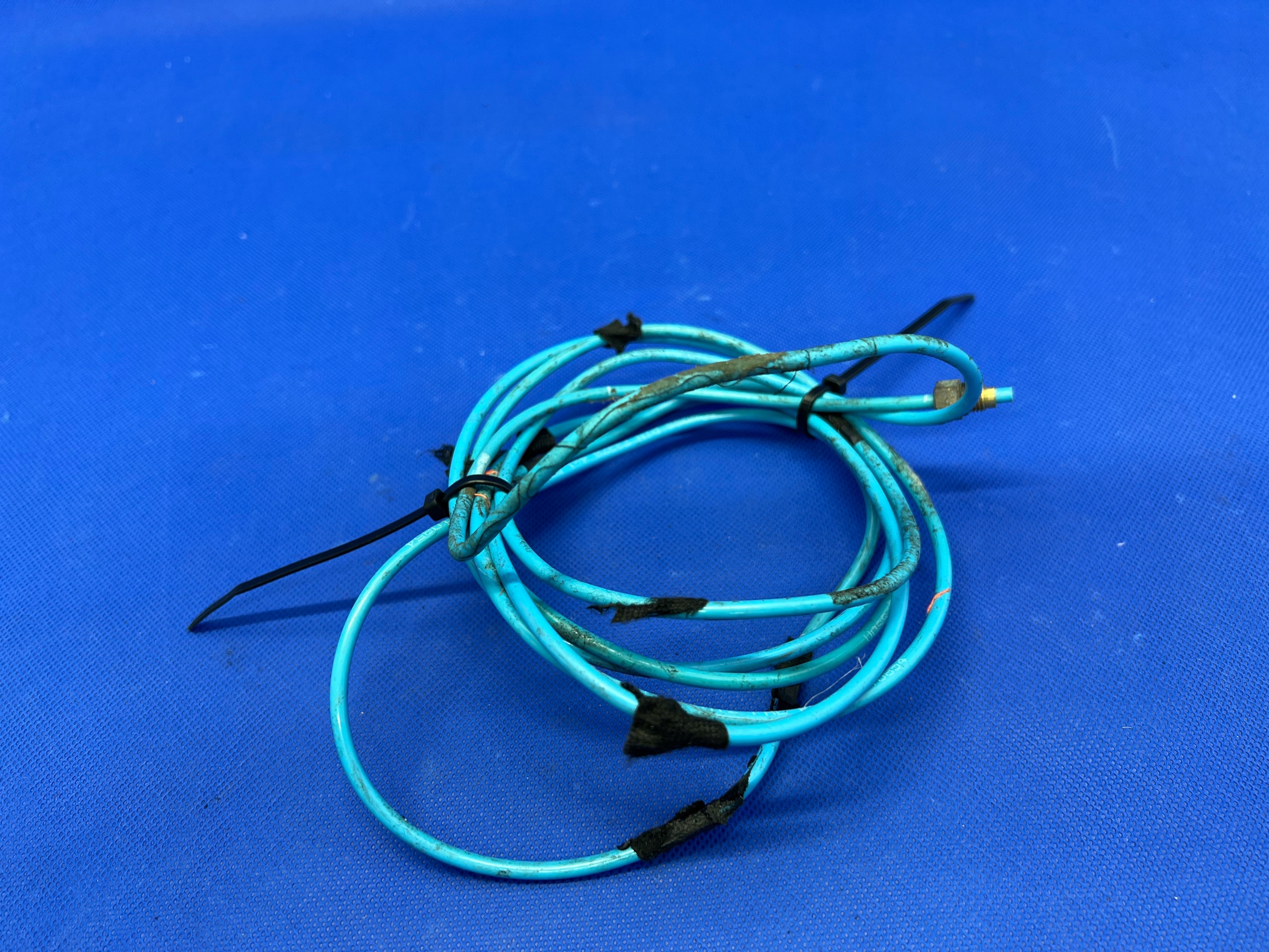 AUDI A8 D4 кабель пневматической подвески синий