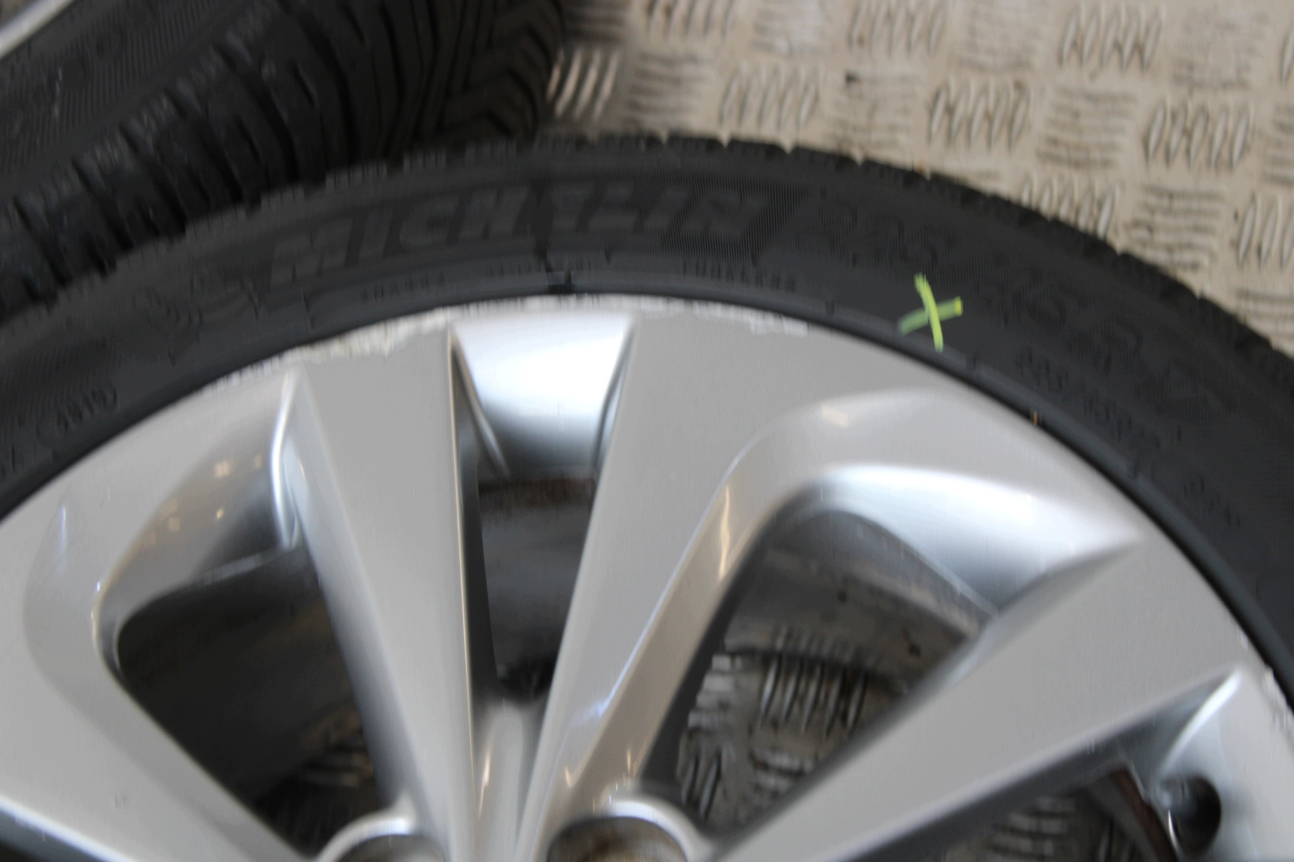wheels discs disc 225/45 R17 TOYOTA AURIS II 2 KOMBI