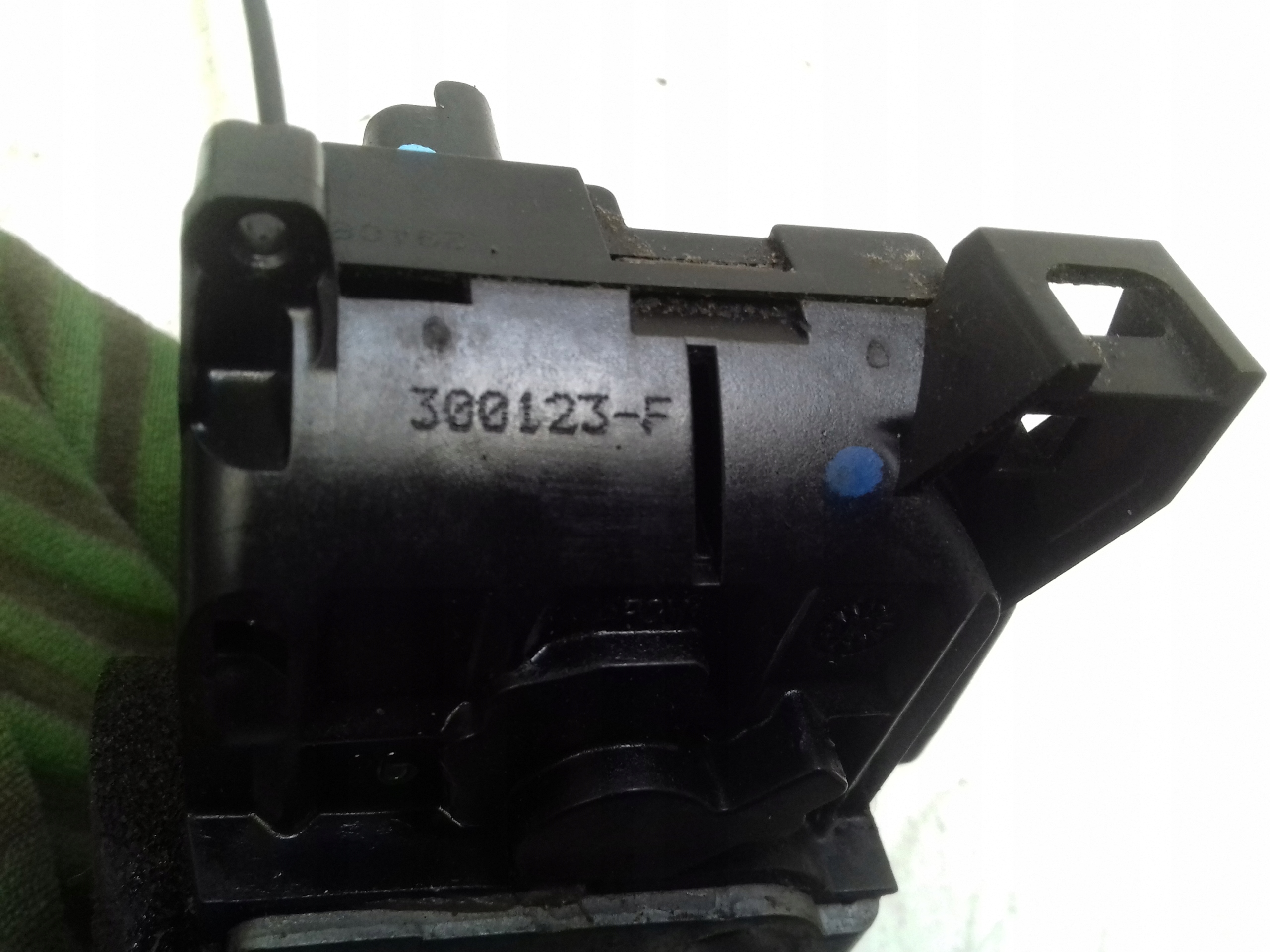 lock left front 300123F Renault Clio III