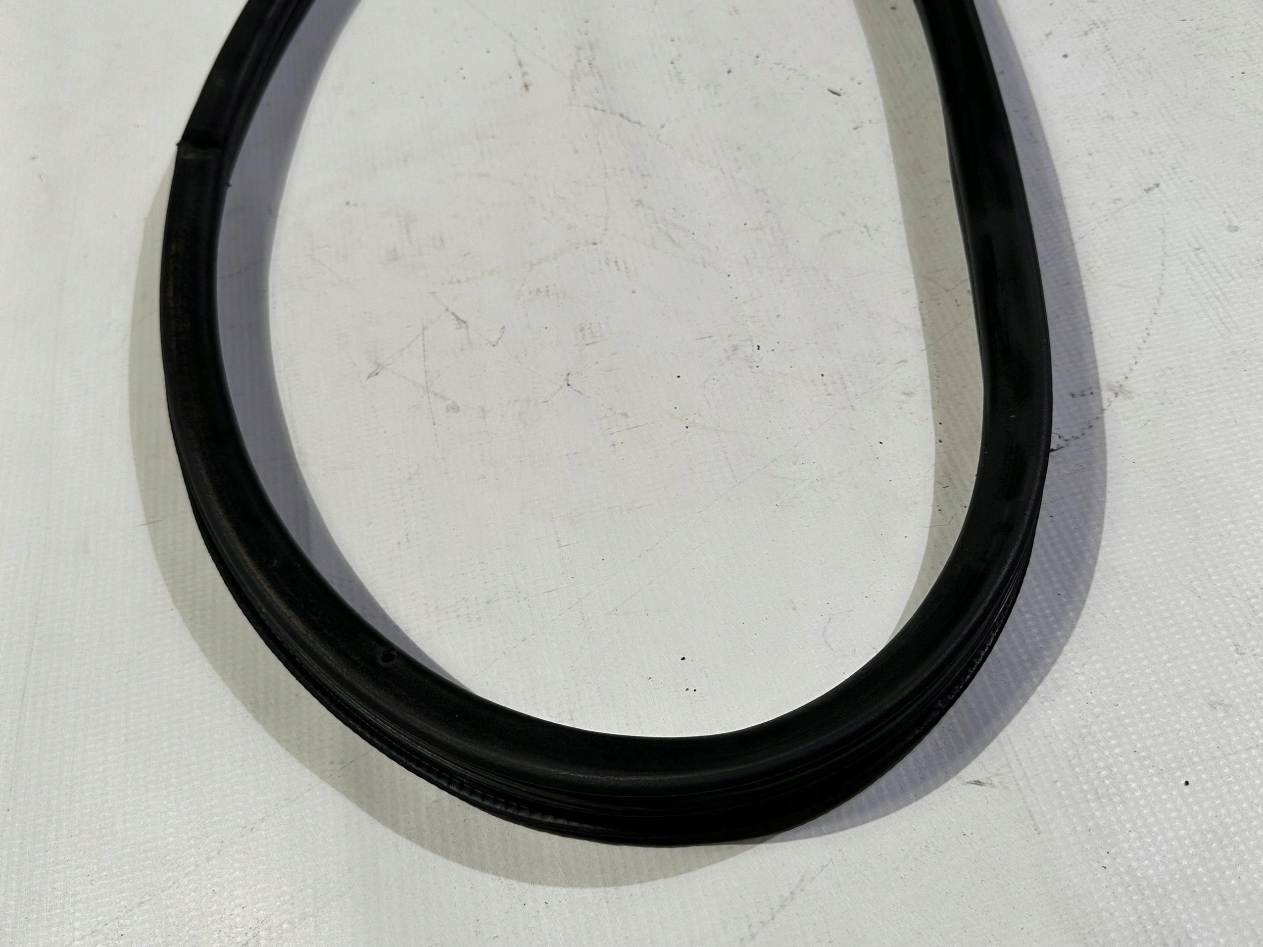 gasket door front front right Nissan Titan 2016+