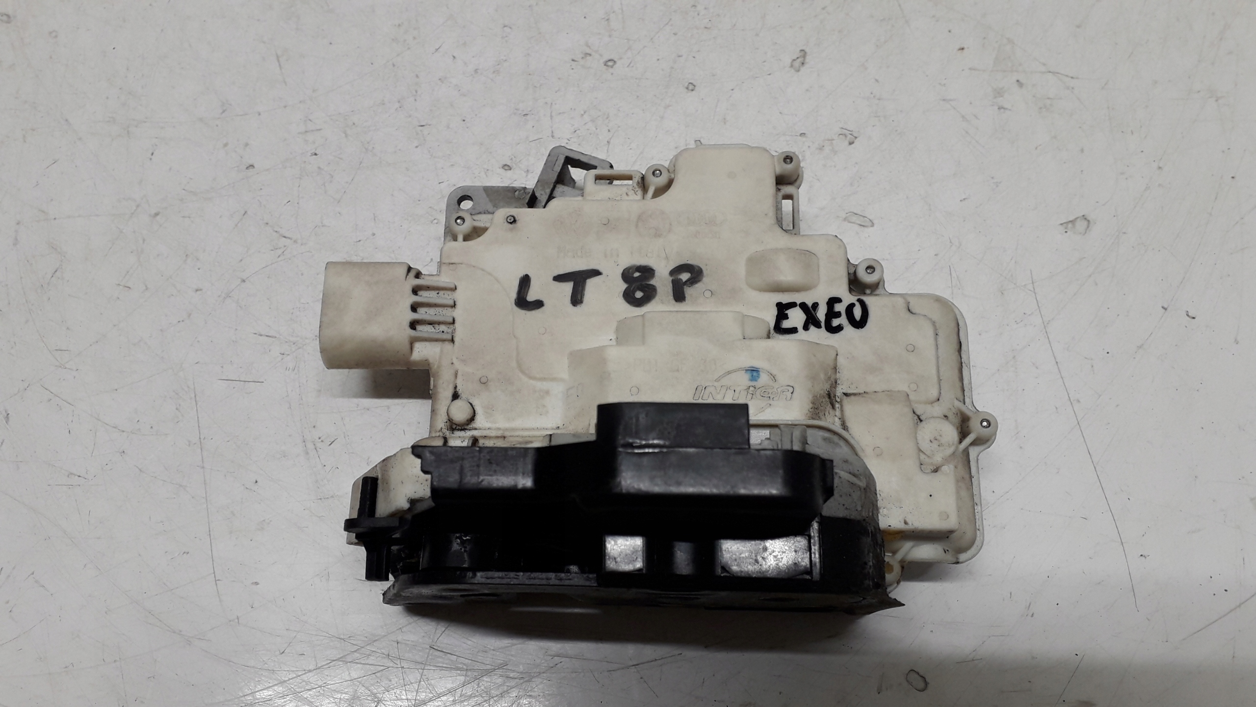 SEAT EXEO AUDI A4 B7 ZAMEK LEWY TYŁ 8E0839015AA