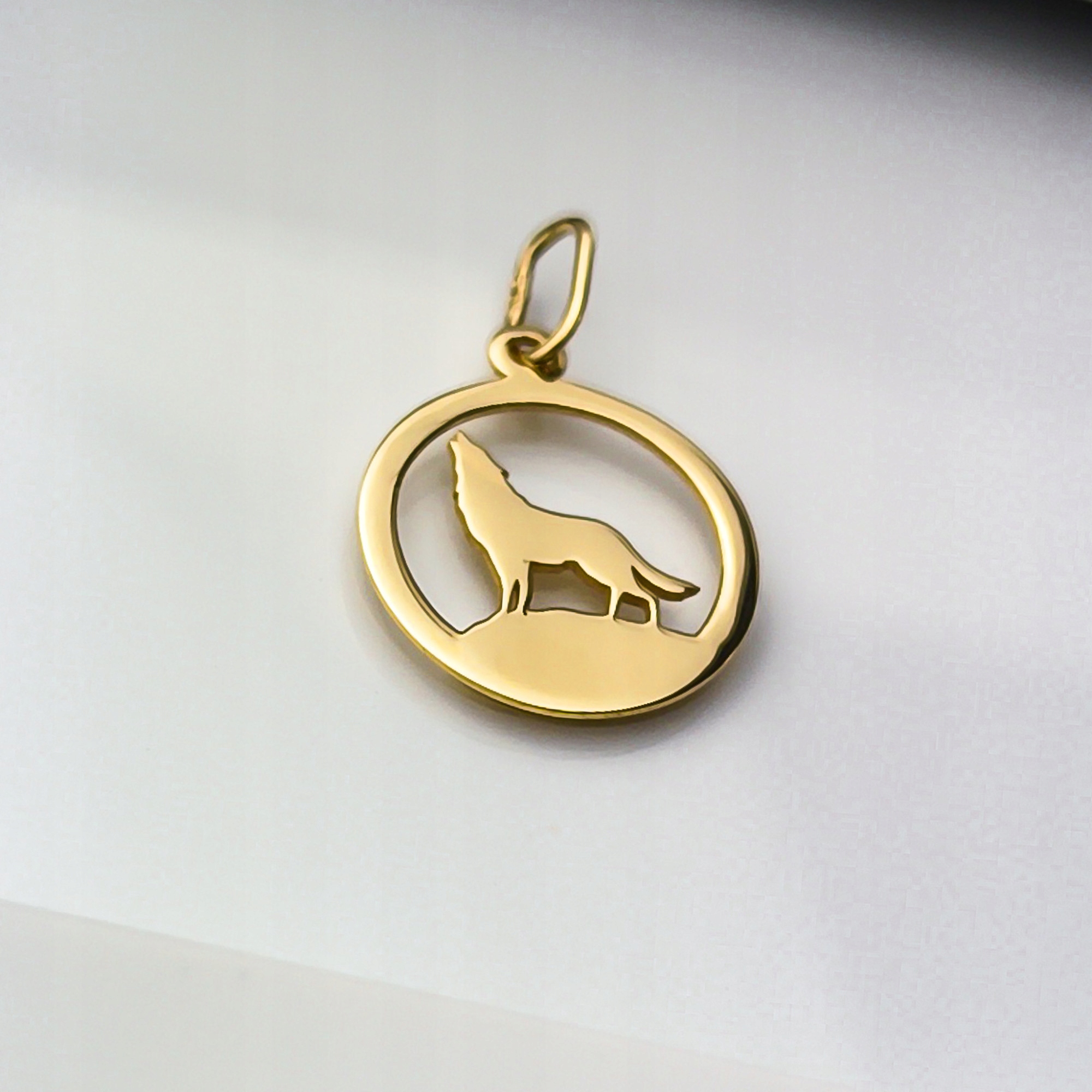 Zlatý přívěsek vlk s možností gravírování z obou stran au 585