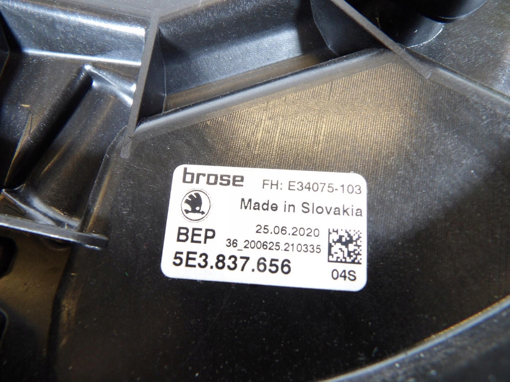 window regulator right front EU 5E3837656 SKODA OCTAVIA 4 IV KOMBI 19