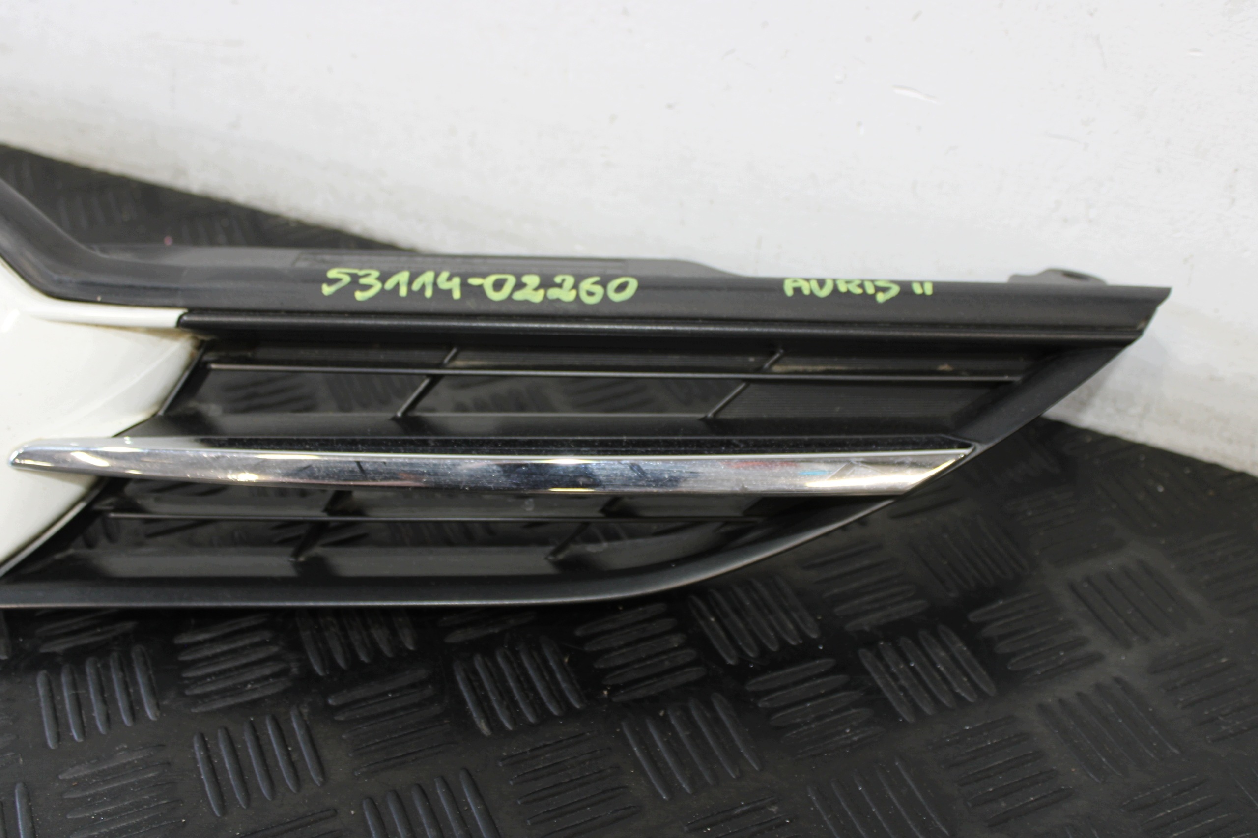 Grille 53114-02260 TOYOTA AURIS II 2 KOMBI