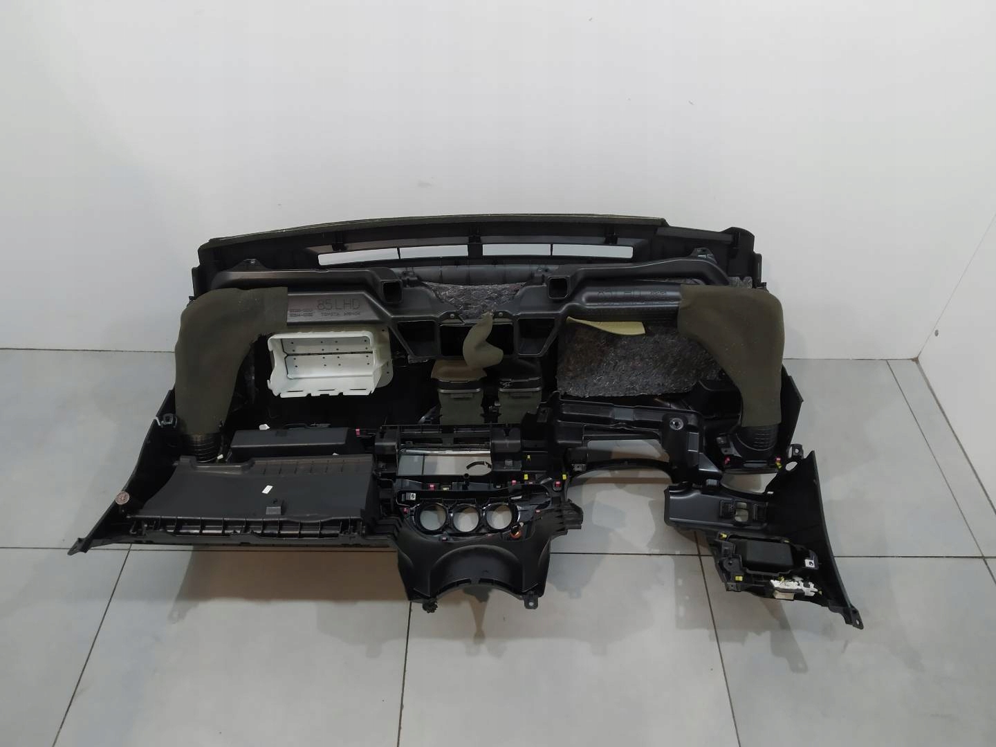 dashboard instrument panel cockpit PULPIT EU Toyota Yaris III (2011-2020)