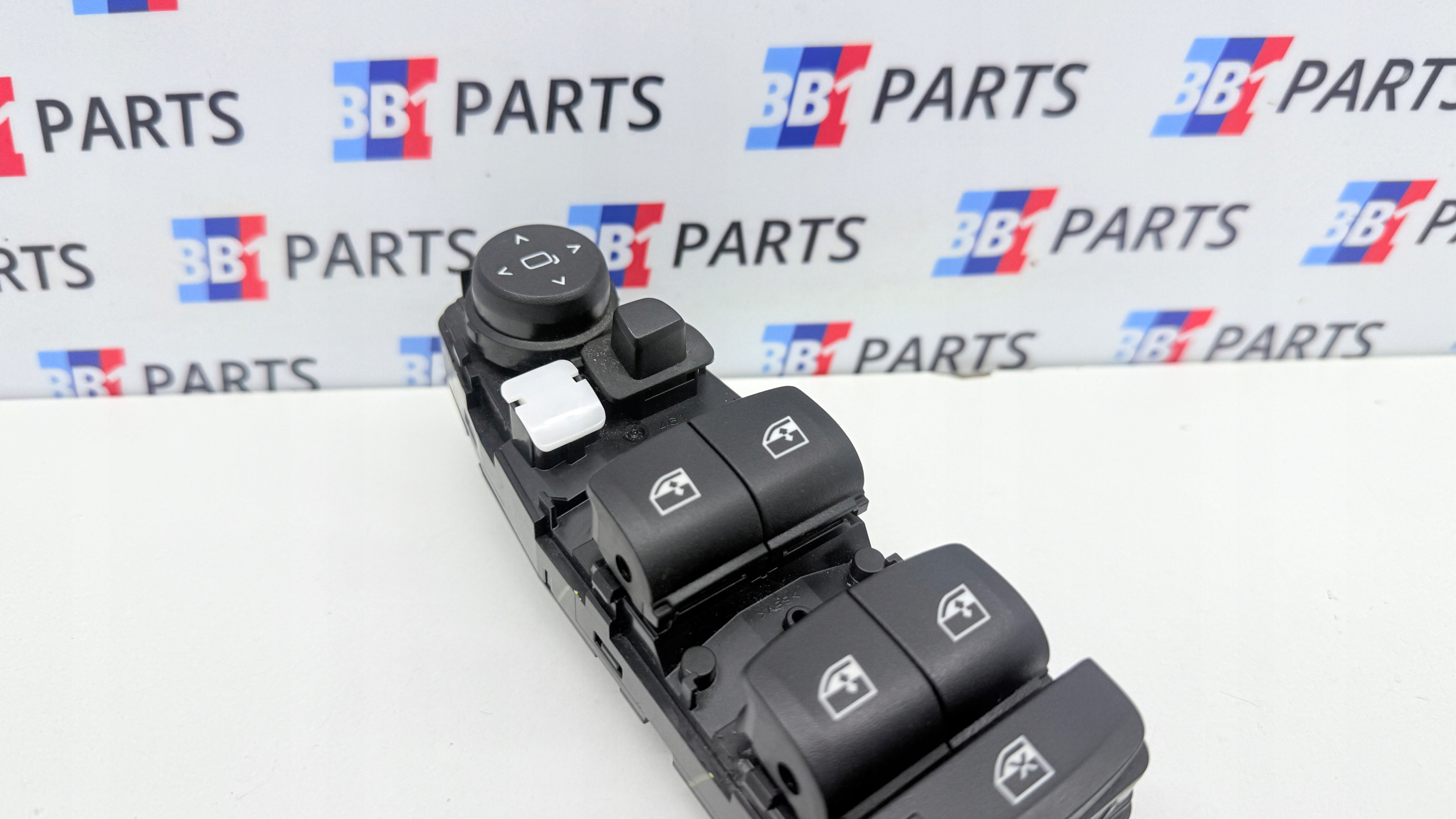 BMW G30 G05 X5 G31 G32 PANEL window control switch left front 6832721