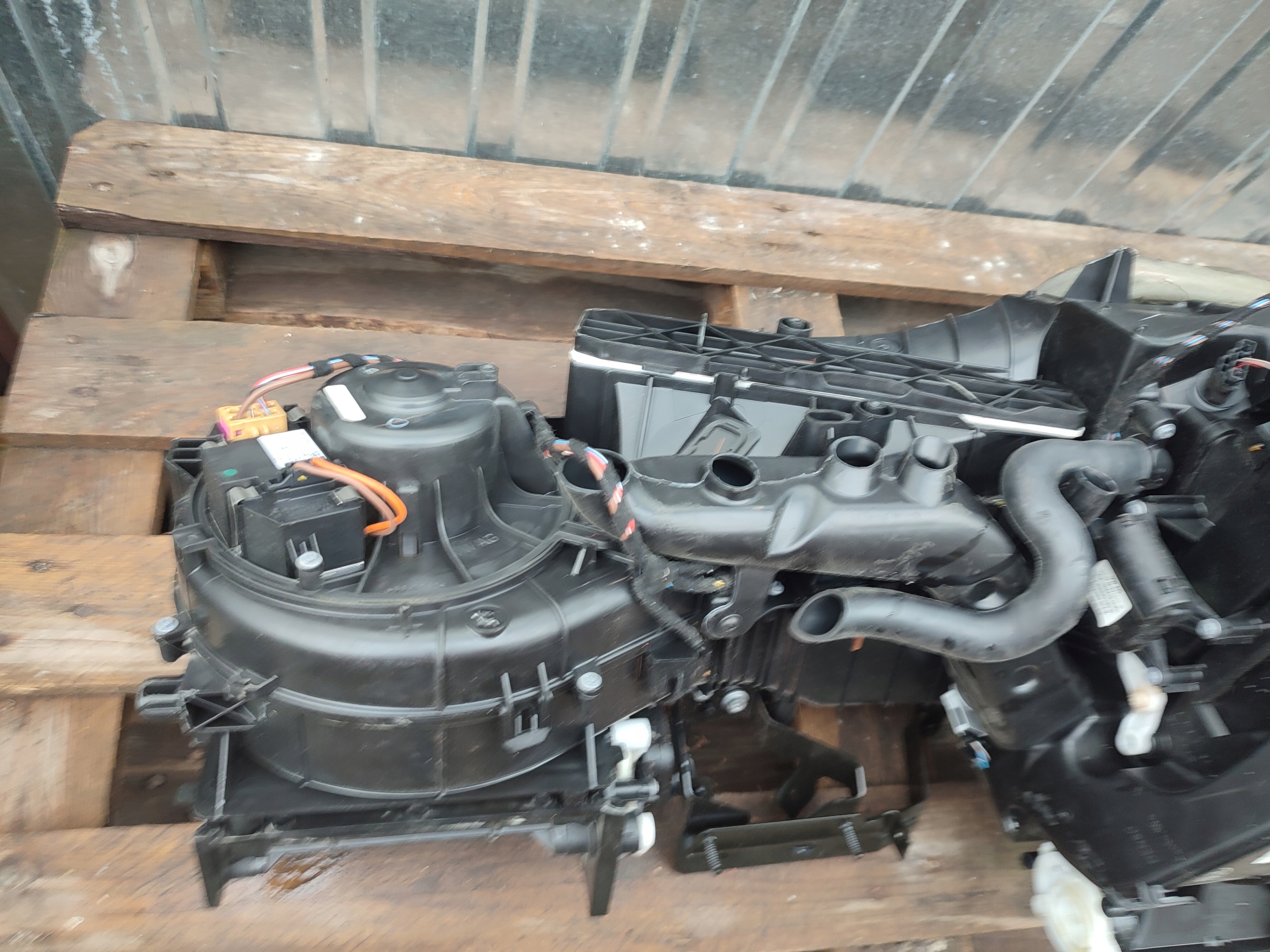 Bloc de chauffage complet Complète d’eau Boîte VOLKSWAGEN 3C1820003ER