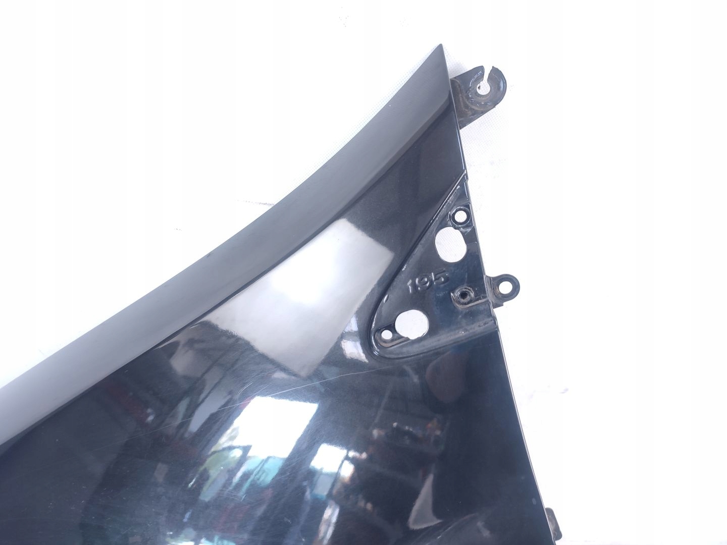 BŁOTNIK LEWY PRZÓD RENAULT CLIO III 3 185 NV676 Kolor czarny