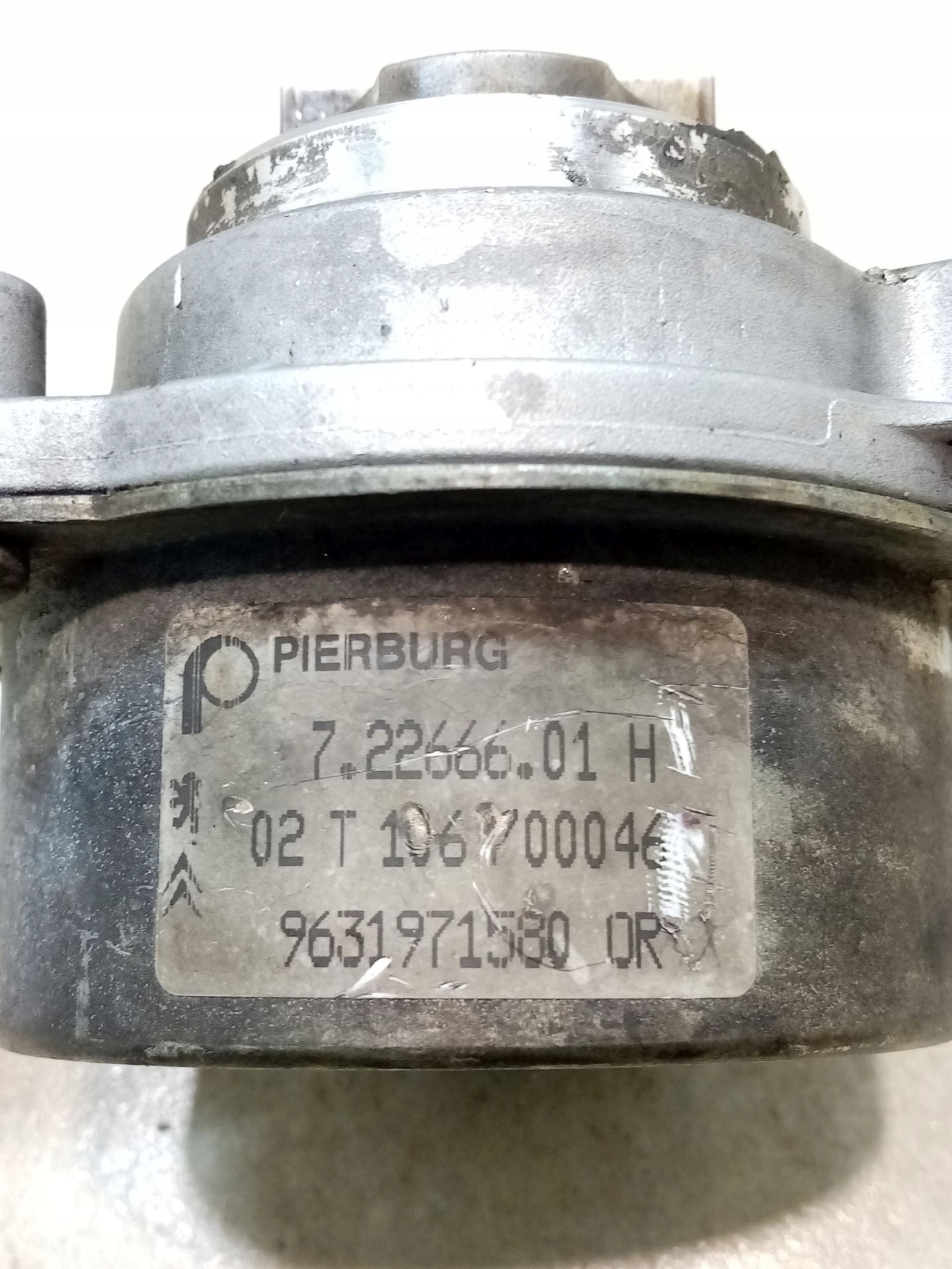 насос вакум 307 2.0 9631971580