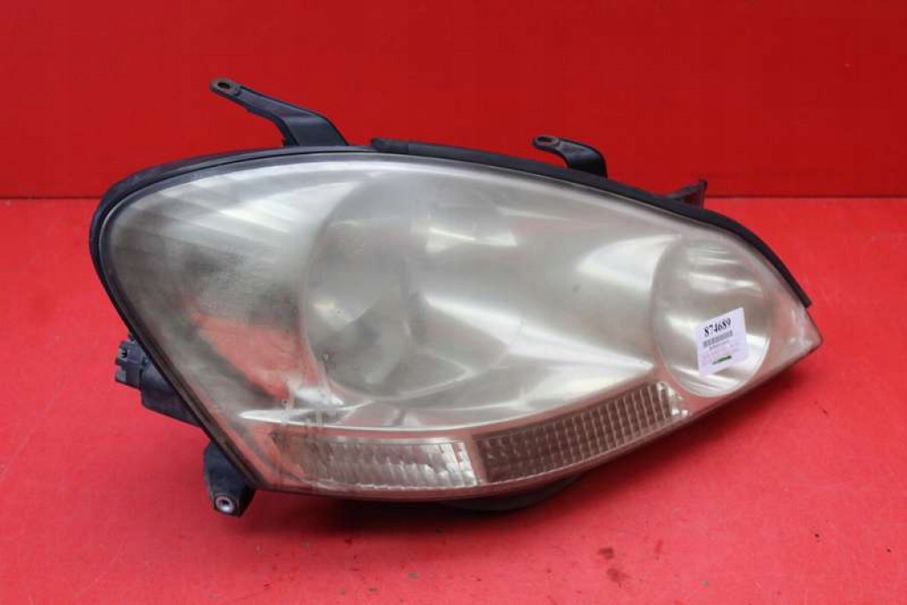 REFLEKTOR right light front EU 44-33 TOYOTA AVENSIS VERSO 01-03
