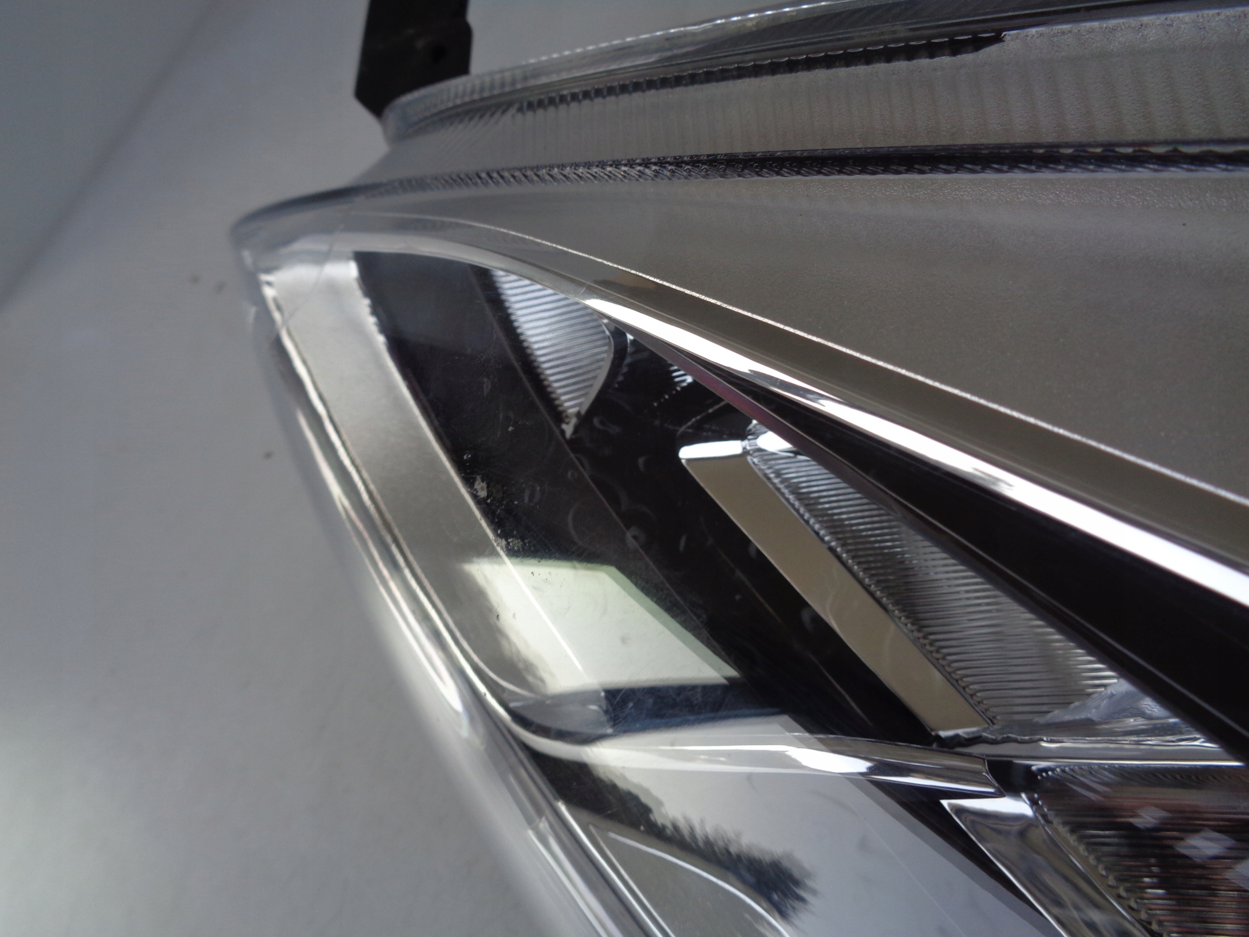 light left REFLEKTOR FORD FIESTA MK8 17