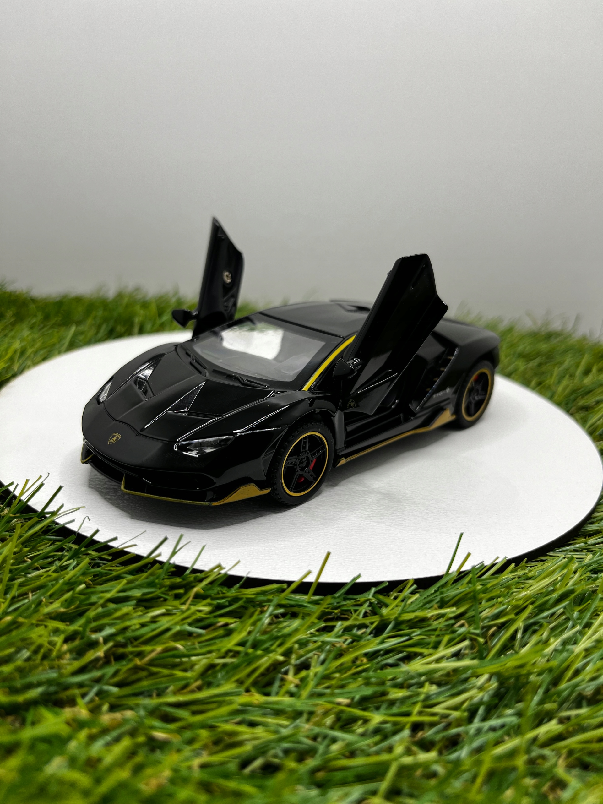 Model Lamborghini LP770 1:32 otwierane drzwi LED dźwięk Producent 100