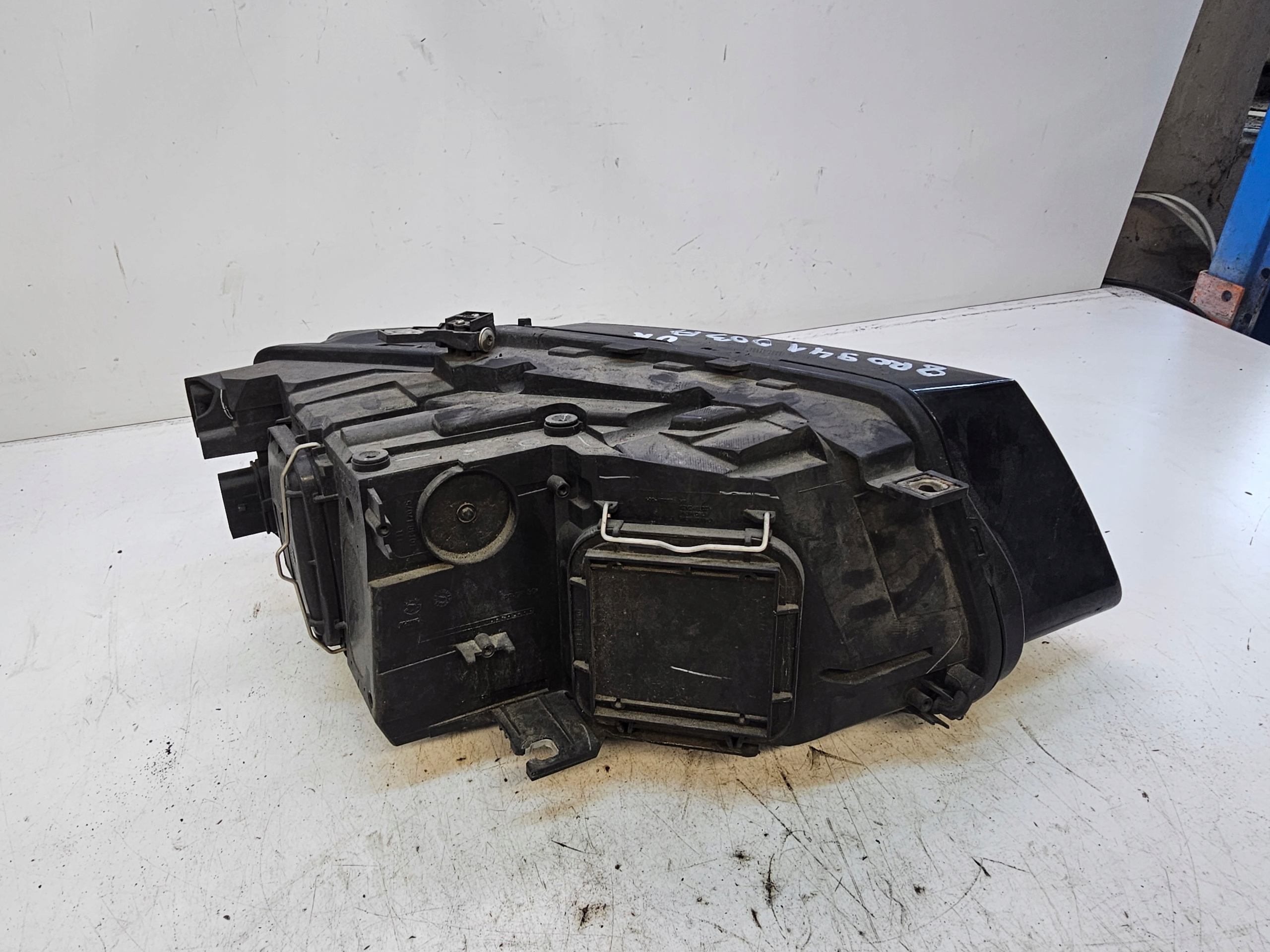 REFLEKTOR levý předek AUDI Q5 8R 8R0941003A UK