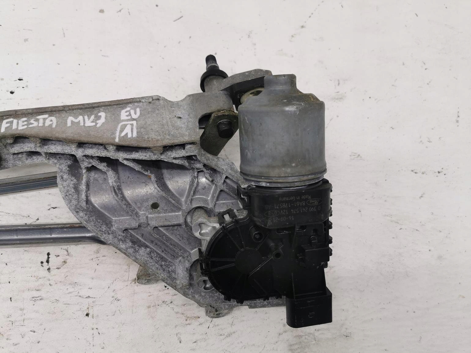 wiper mechanism front FORD FIESTA MK7 LIFT