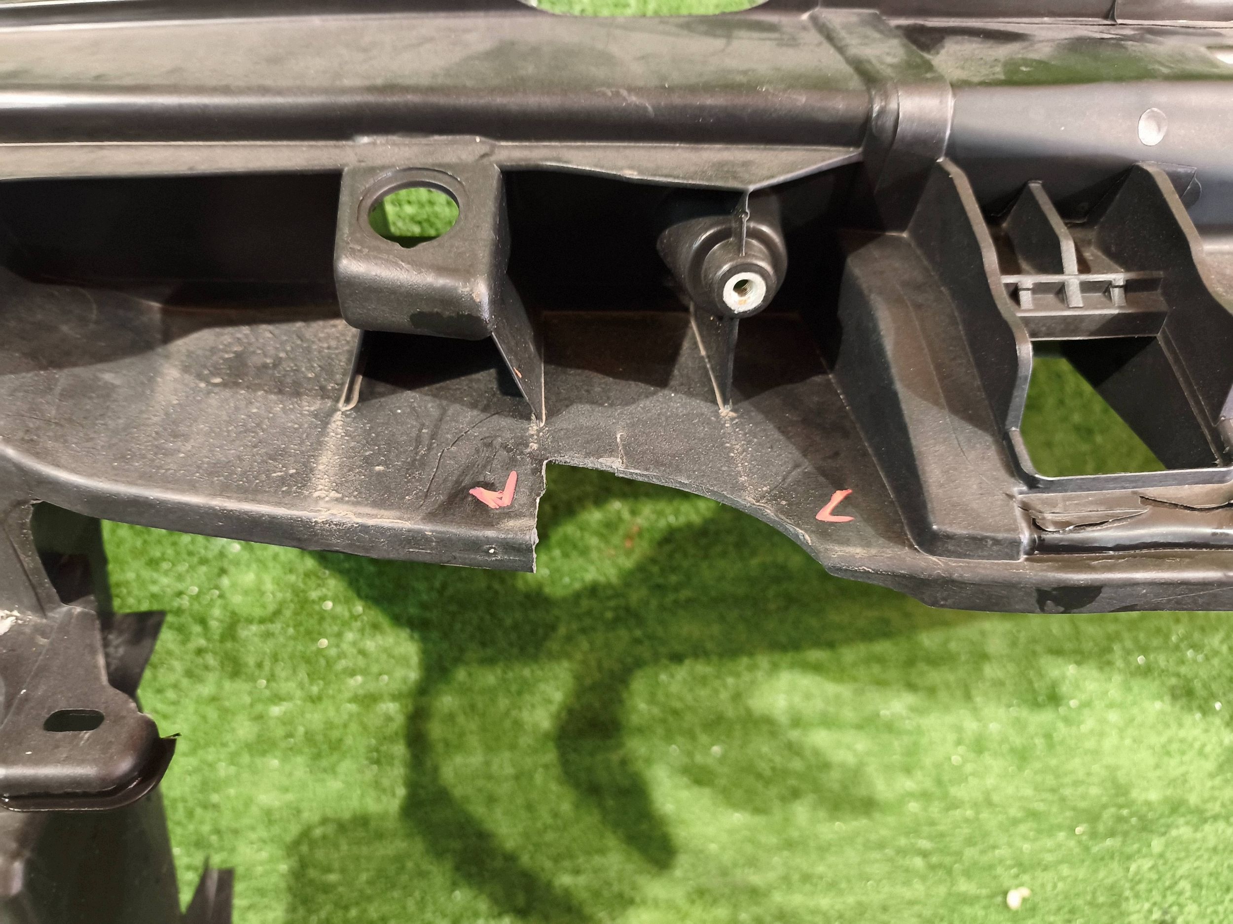 face avant WZMOCNIEJIE de fer RENAULT MASTER IV 19- NR.633