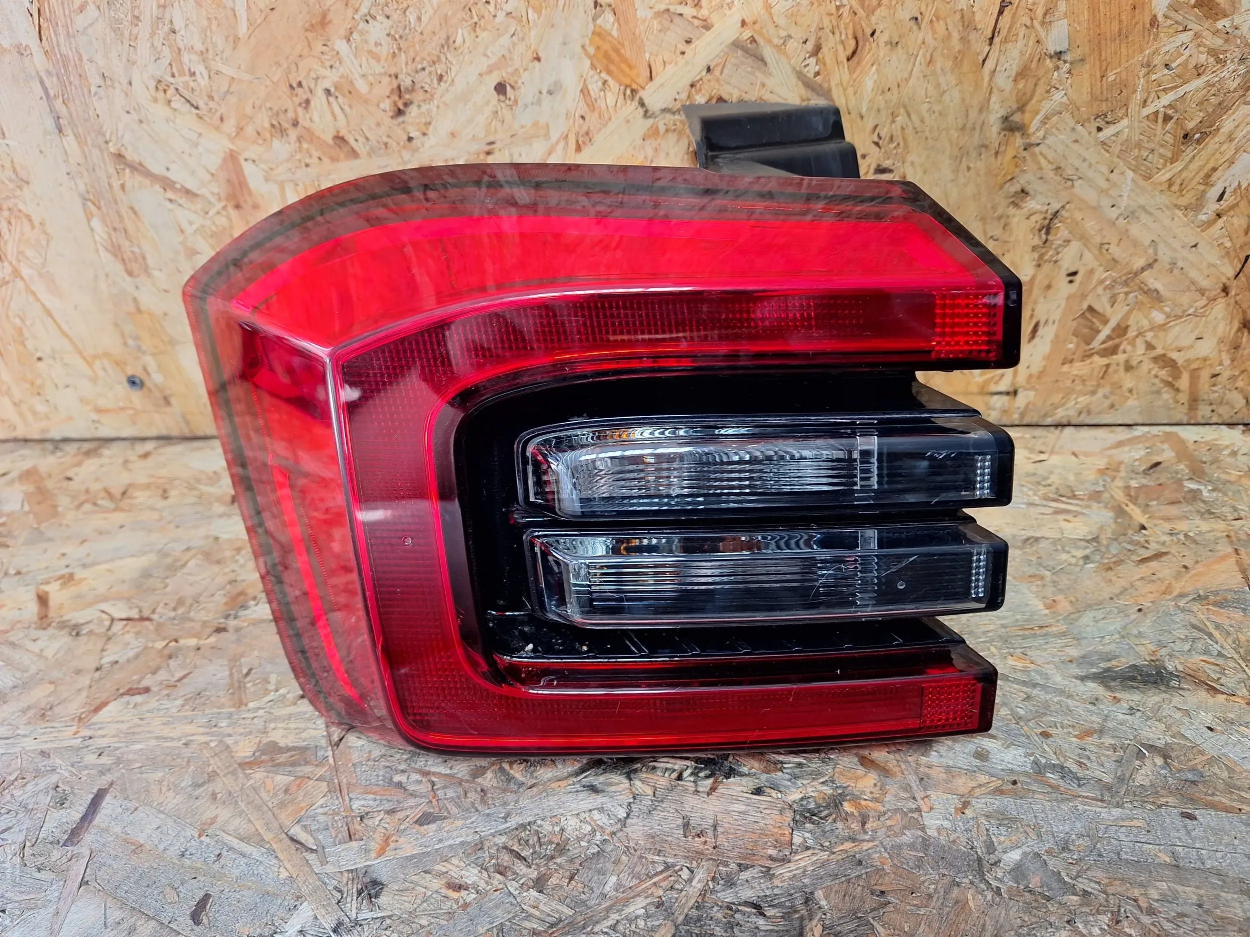 light rear part left J68-4433010 60403300 Chery Tiggo 17