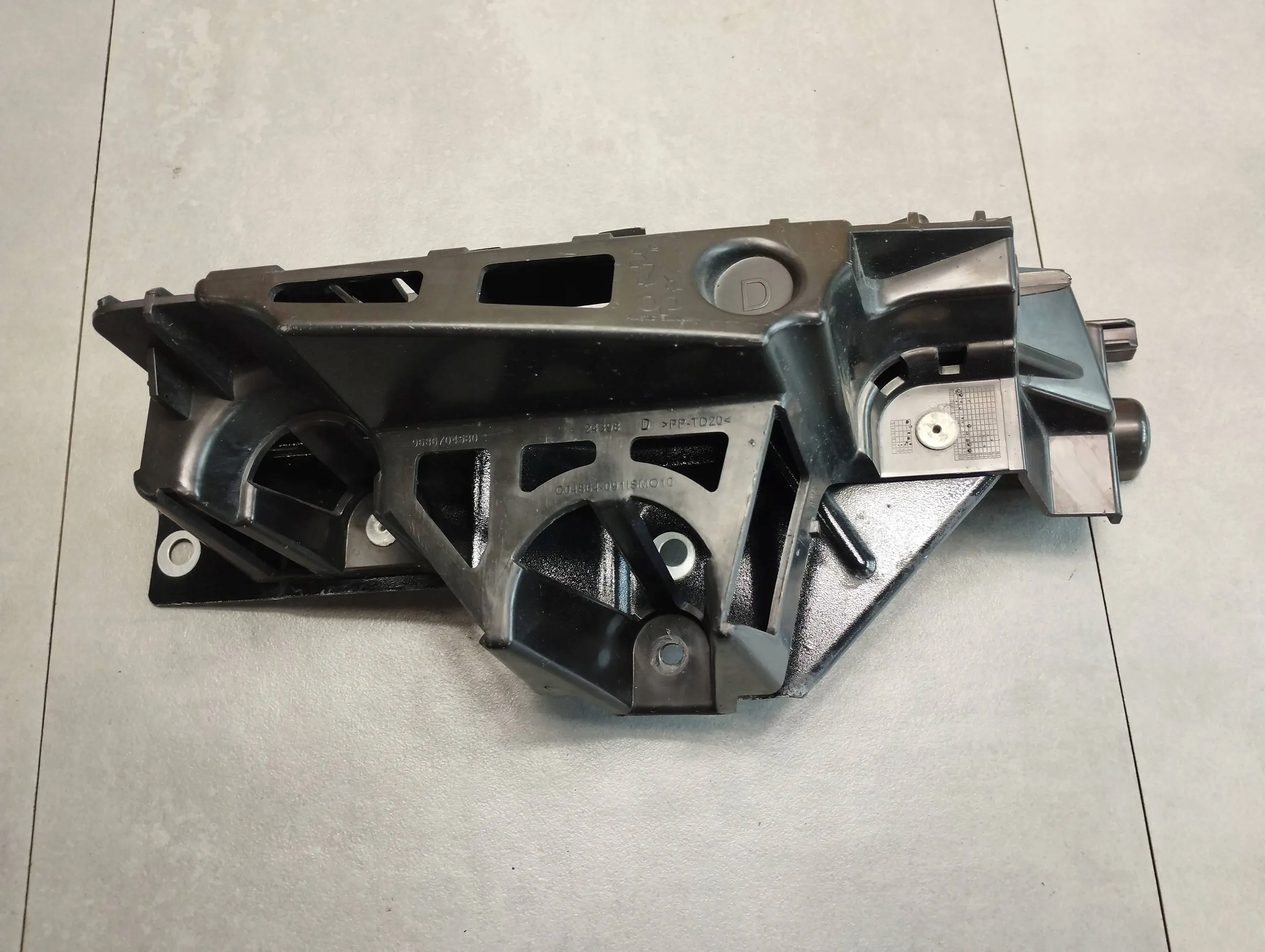 Peugeot 508 bumper bracket rear part 9686704580